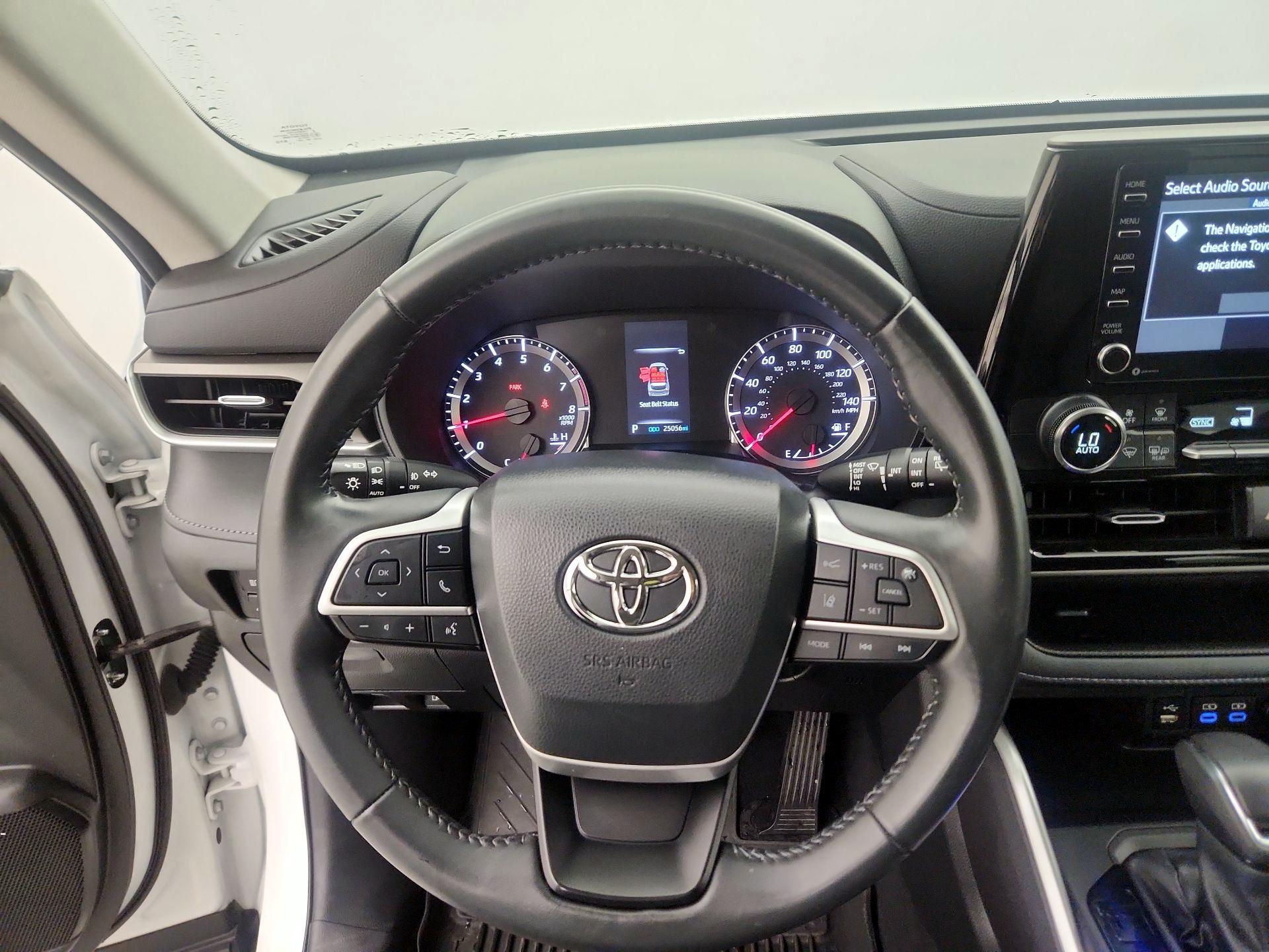 Thumbnail: 2022 Toyota Highlander - 10