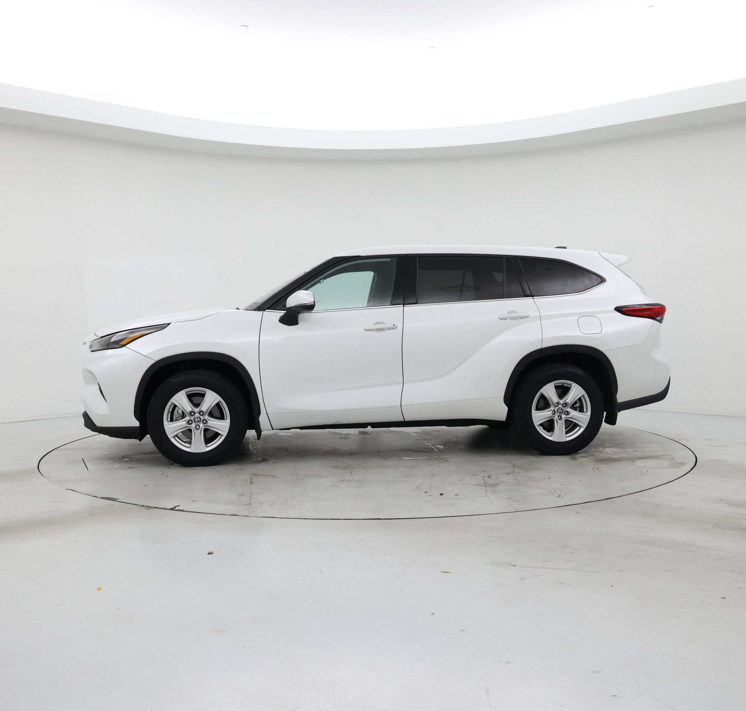 Thumbnail: 2022 Toyota Highlander - 3