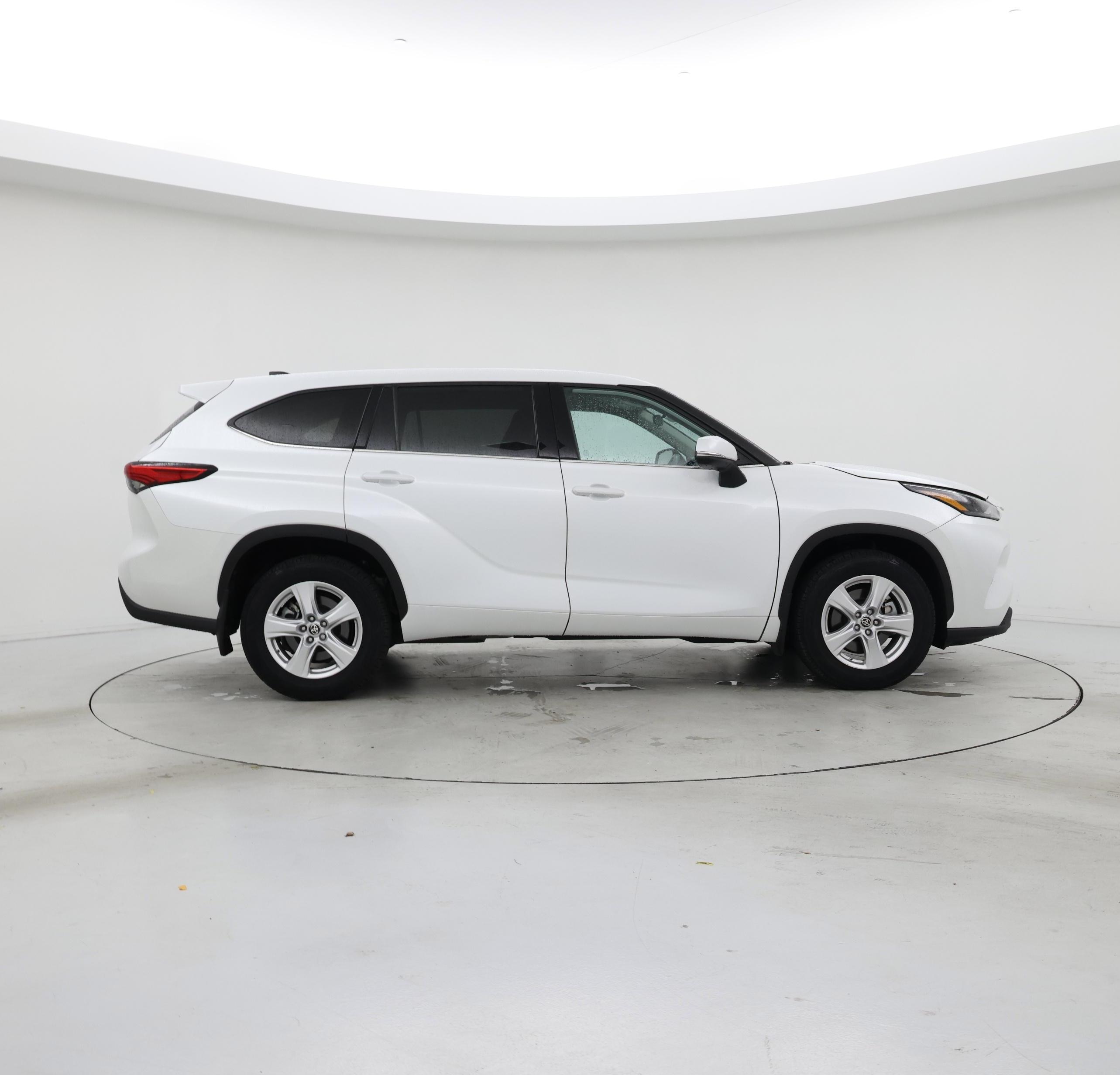 Thumbnail: 2022 Toyota Highlander - 7