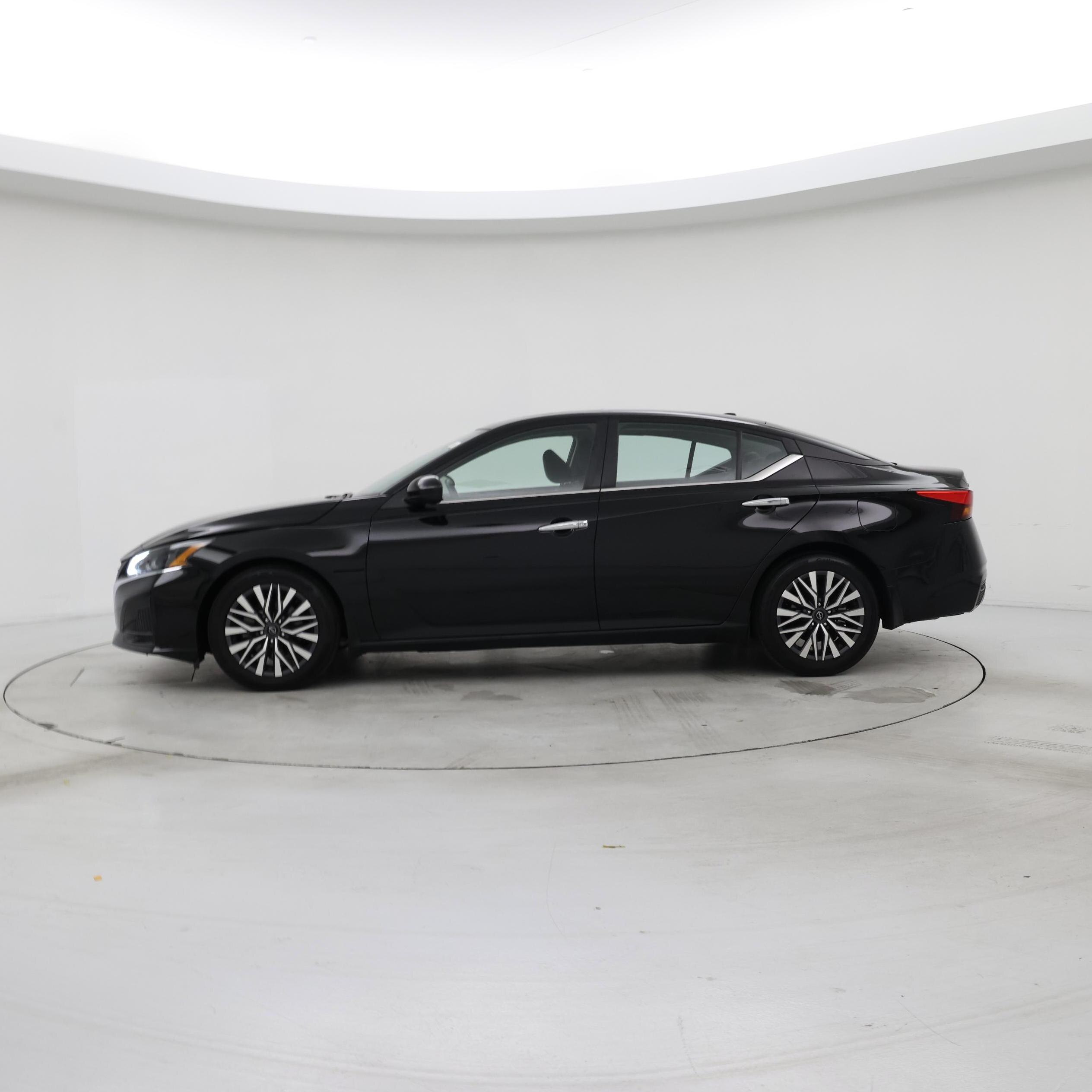 Thumbnail: 2023 Nissan Altima - 3
