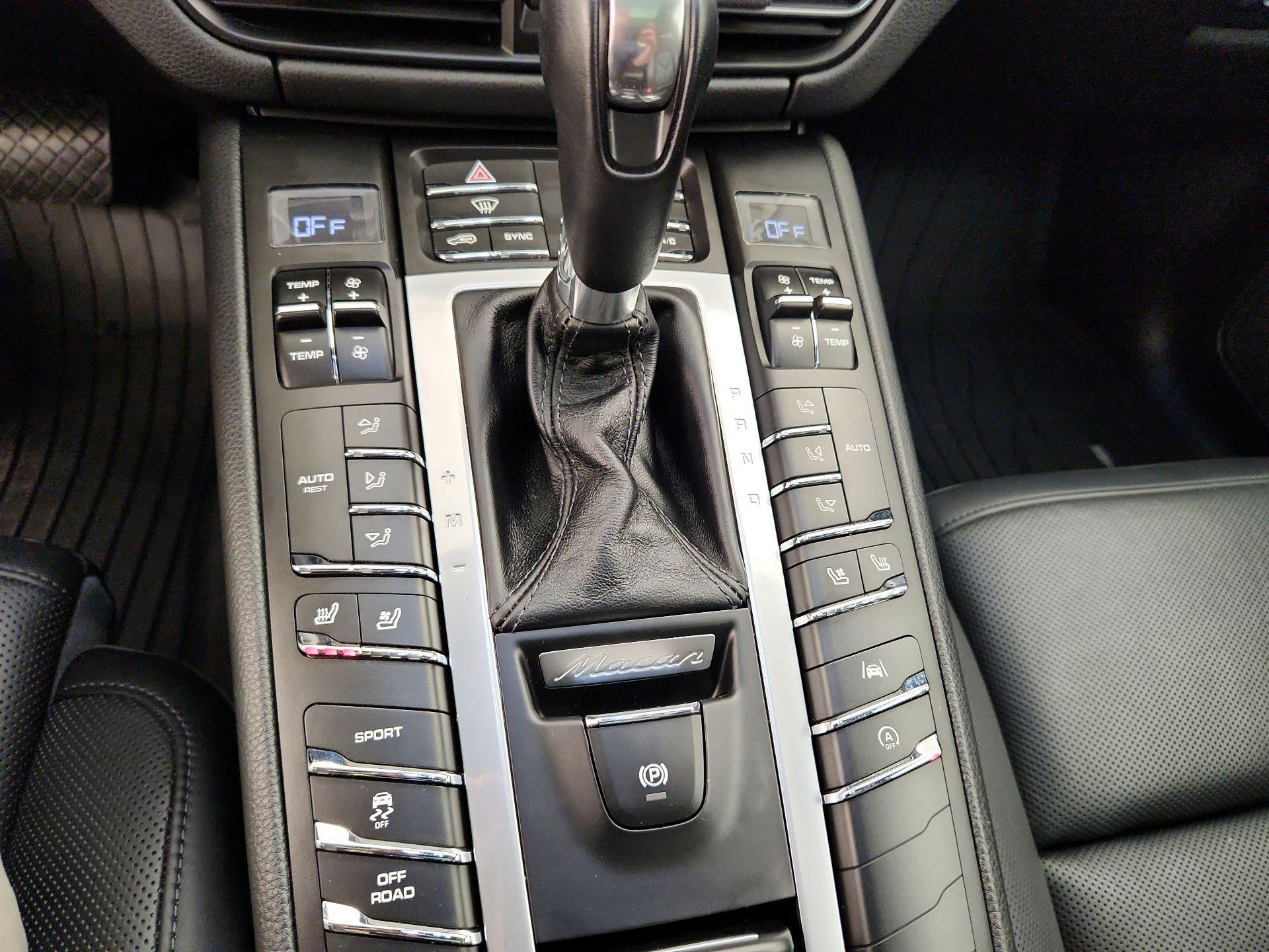 Thumbnail: 2020 Porsche Macan - 17