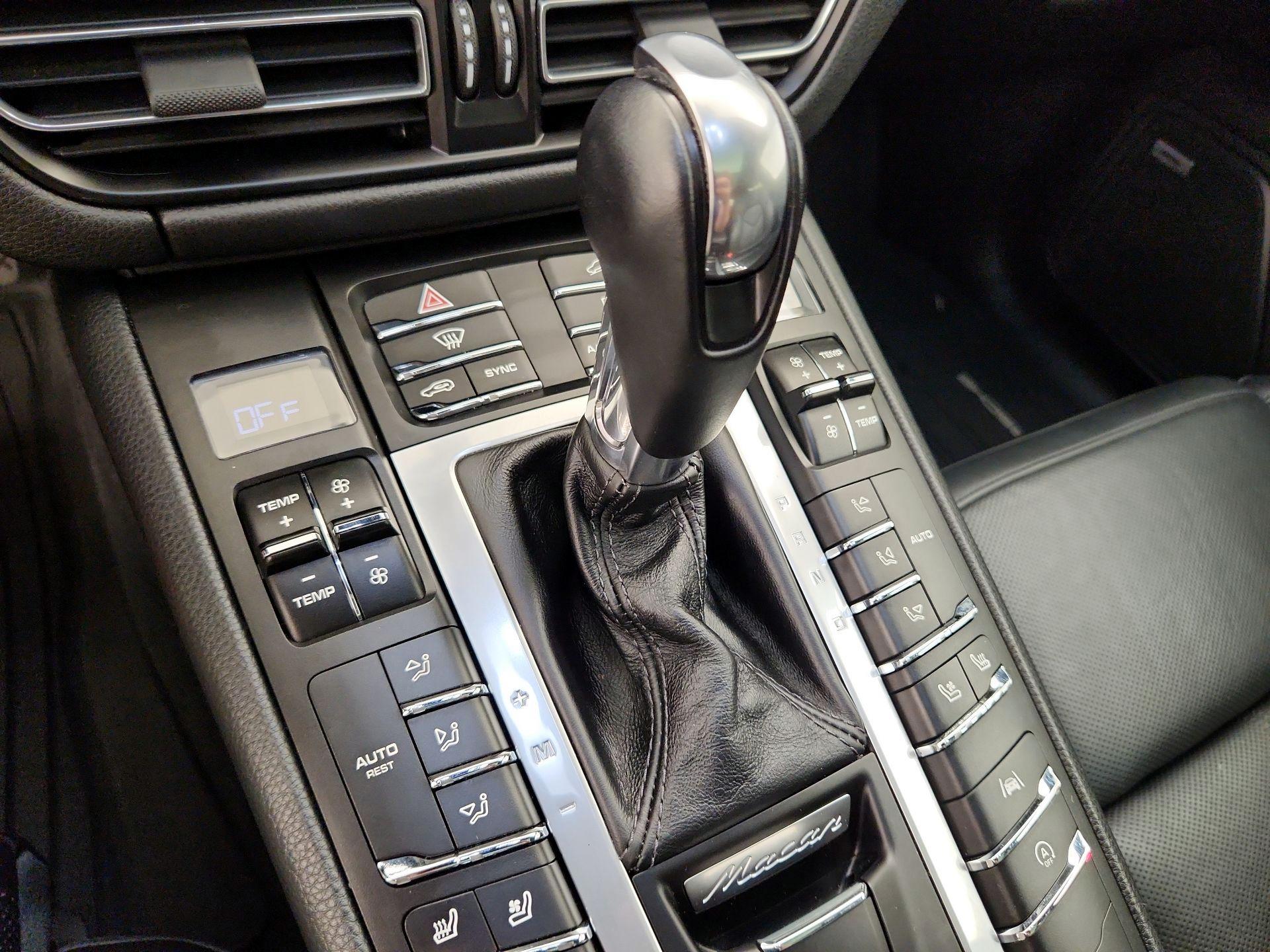 Thumbnail: 2020 Porsche Macan - 18