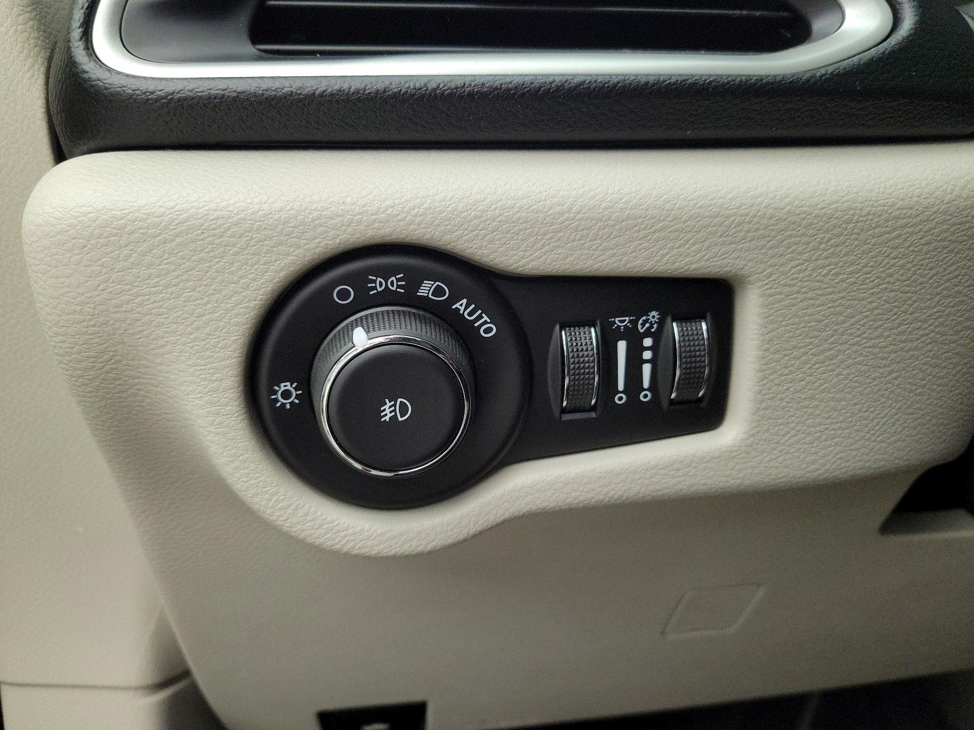 Thumbnail: 2020 Chrysler Pacifica - 13