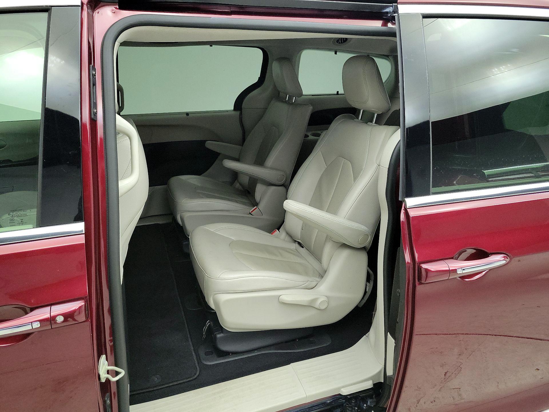 Thumbnail: 2020 Chrysler Pacifica - 20