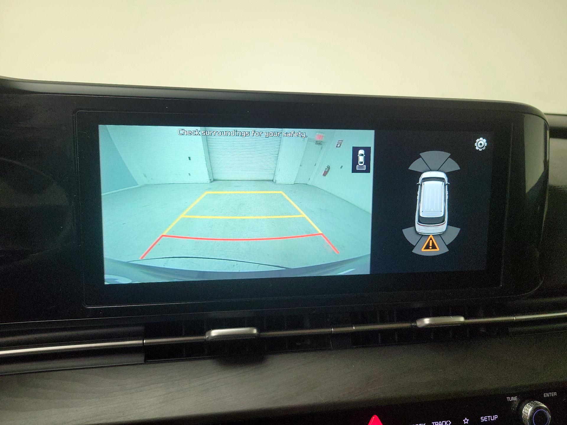 Thumbnail: 2022 Kia Carnival - 15