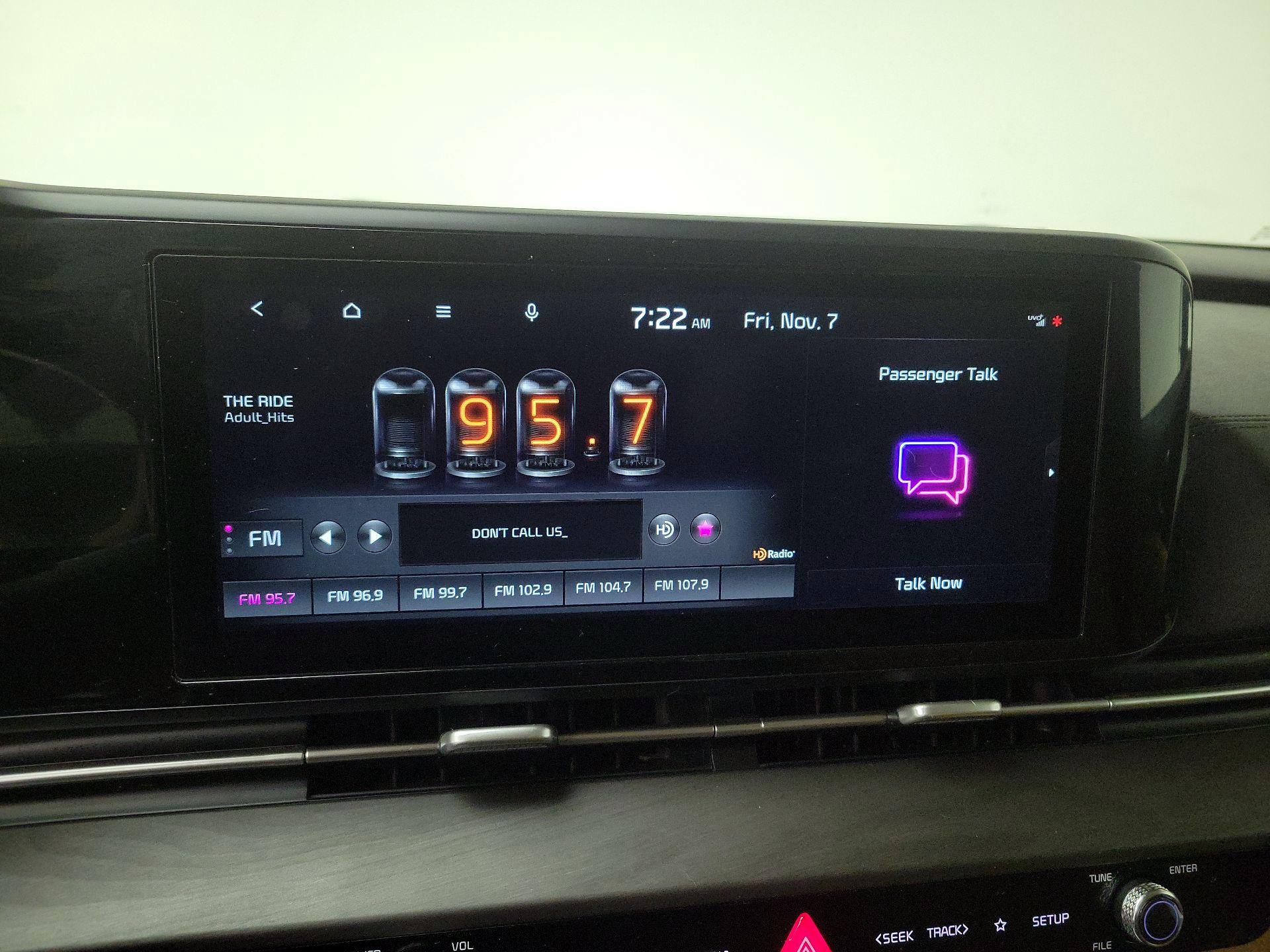 Thumbnail: 2022 Kia Carnival - 16