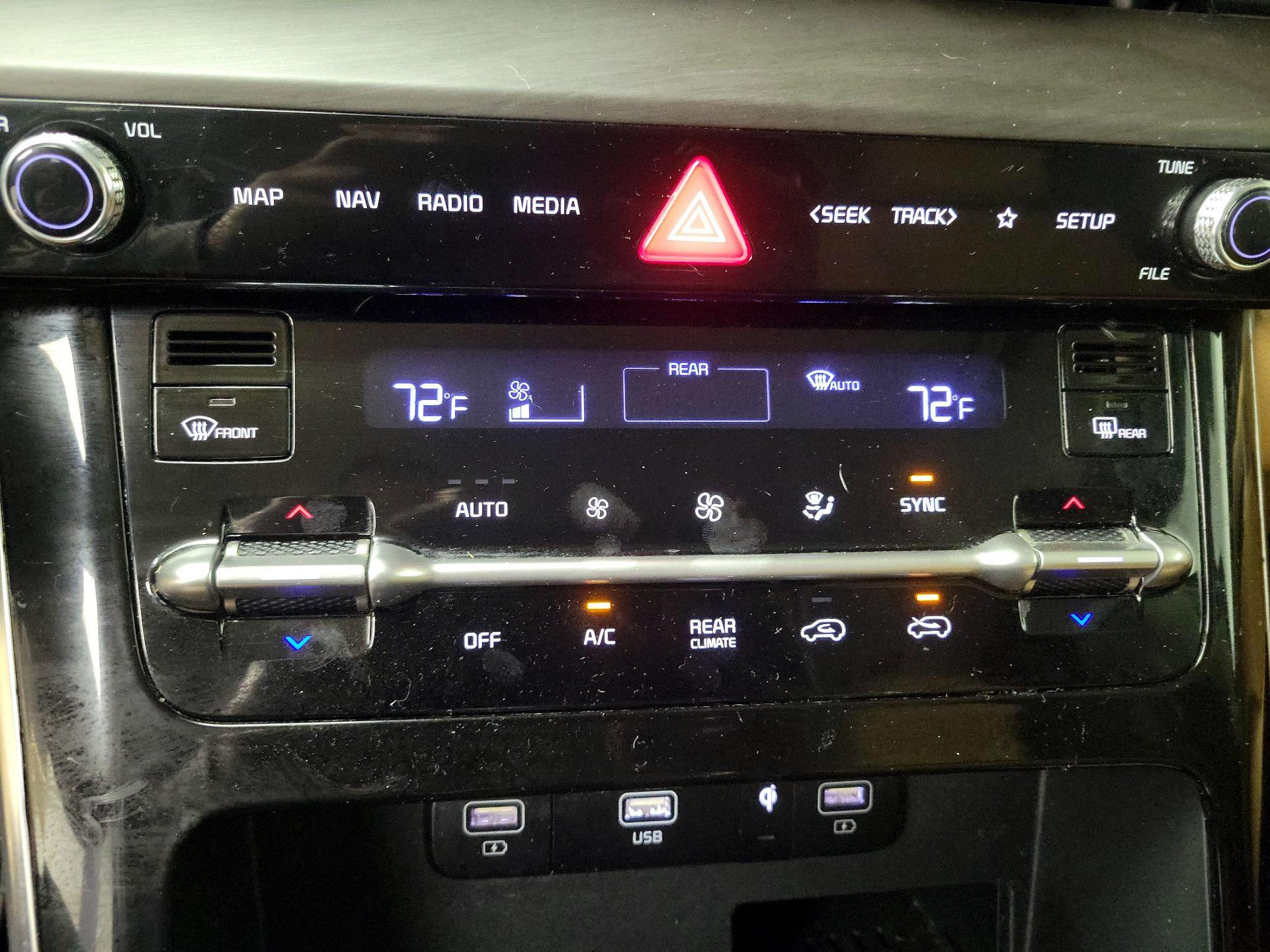 Thumbnail: 2022 Kia Carnival - 17