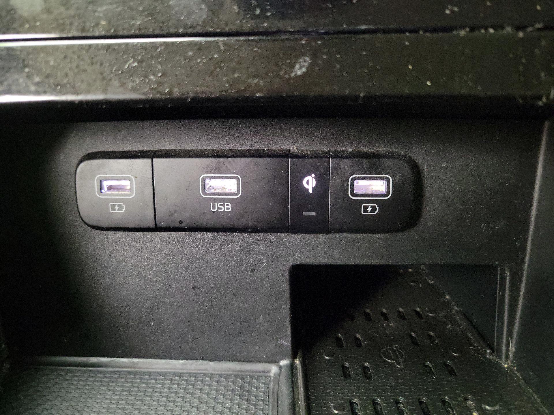 Thumbnail: 2022 Kia Carnival - 19