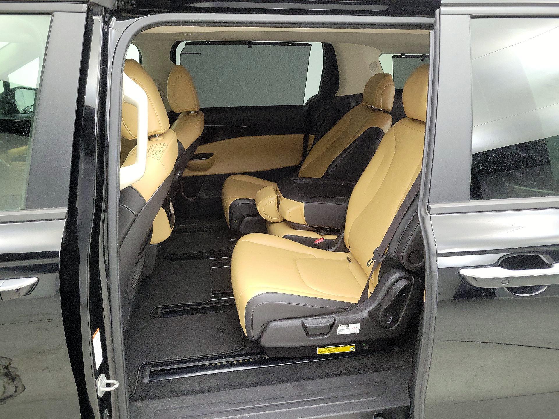 Thumbnail: 2022 Kia Carnival - 20