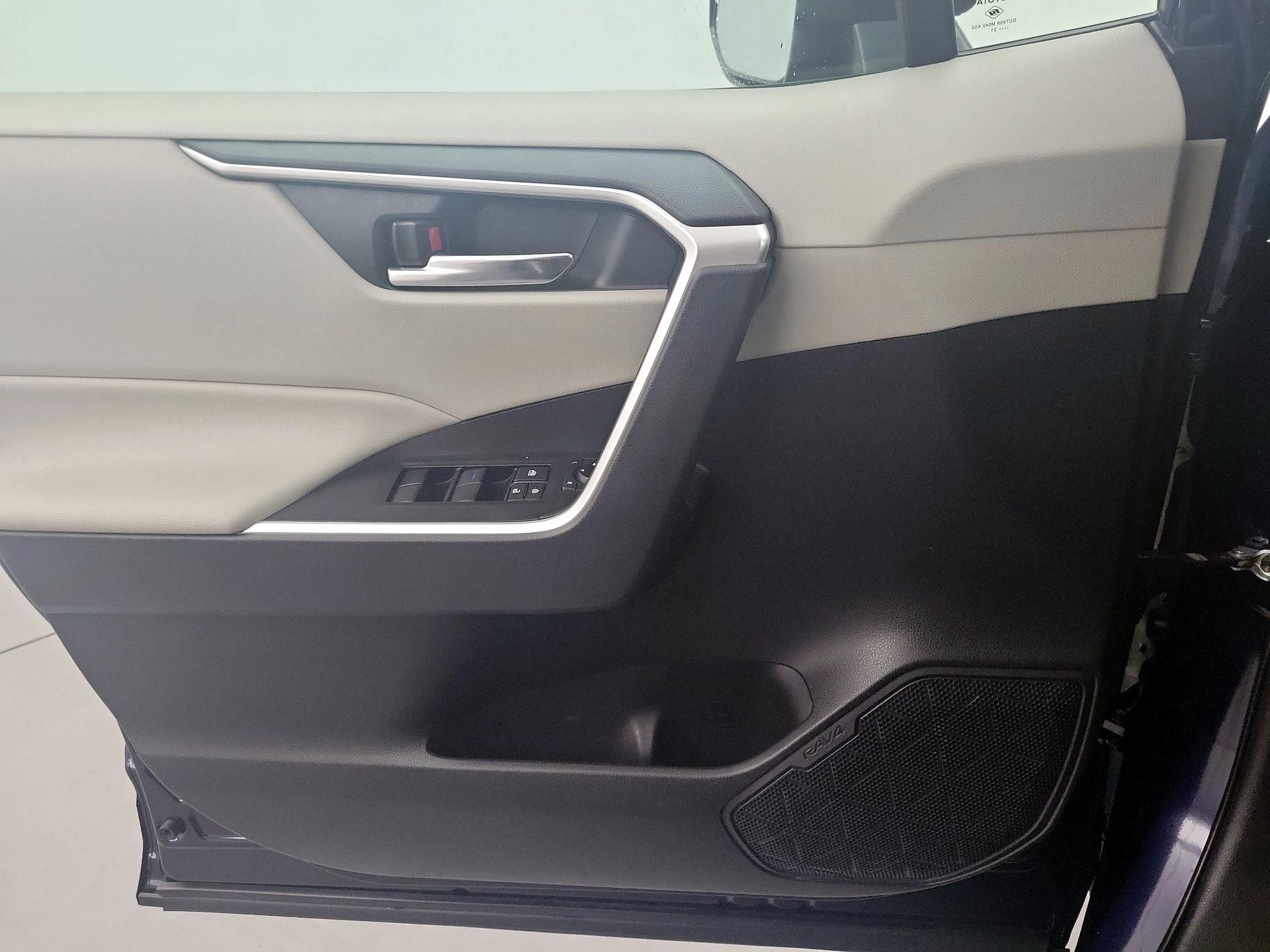 Thumbnail: 2021 Toyota RAV4 - 12