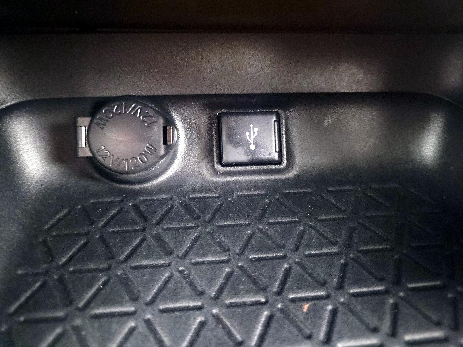 Thumbnail: 2021 Toyota RAV4 - 17