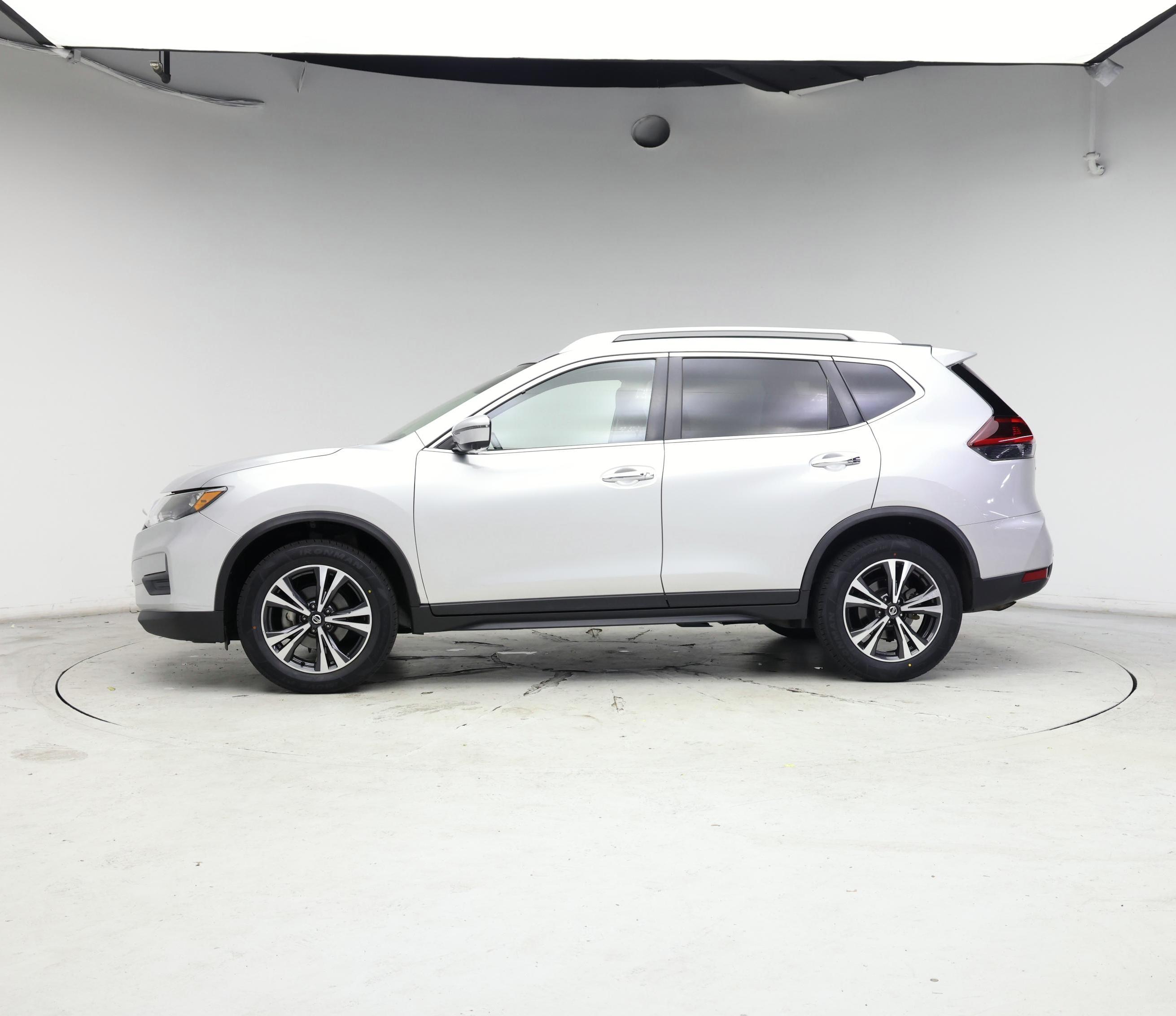 Thumbnail: 2020 Nissan Rogue - 3