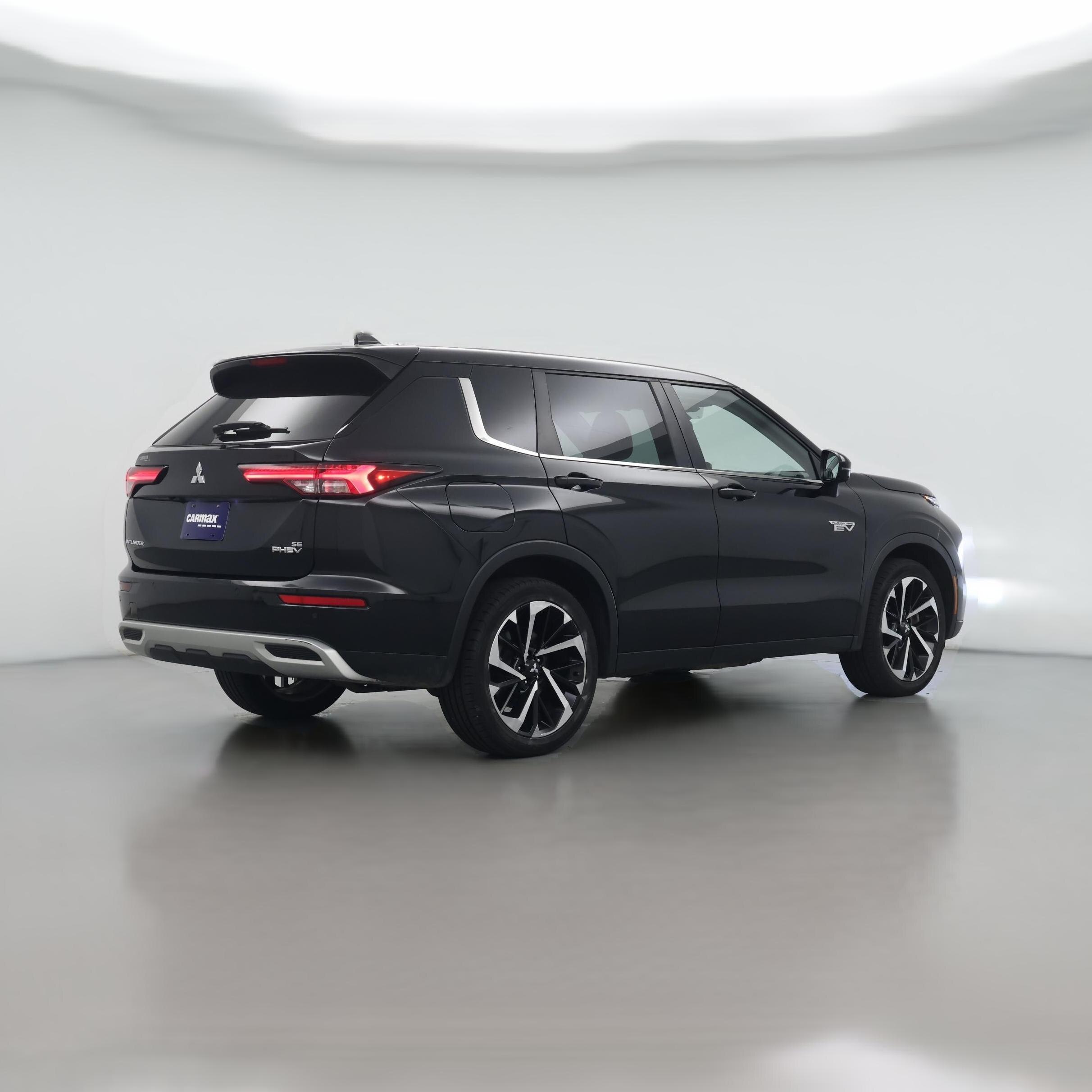 Thumbnail: 2023 Mitsubishi Outlander - 1