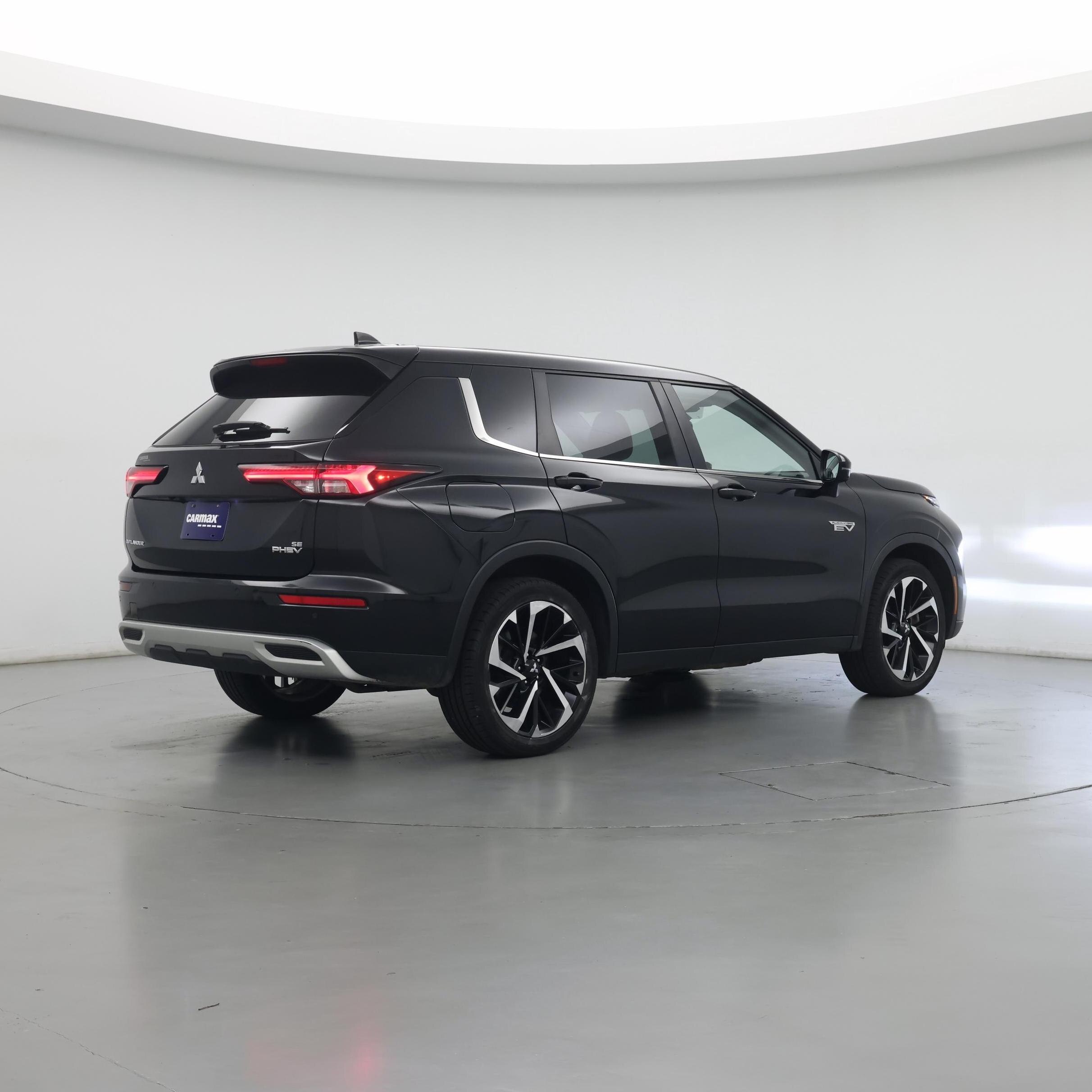 Thumbnail: 2023 Mitsubishi Outlander - 4