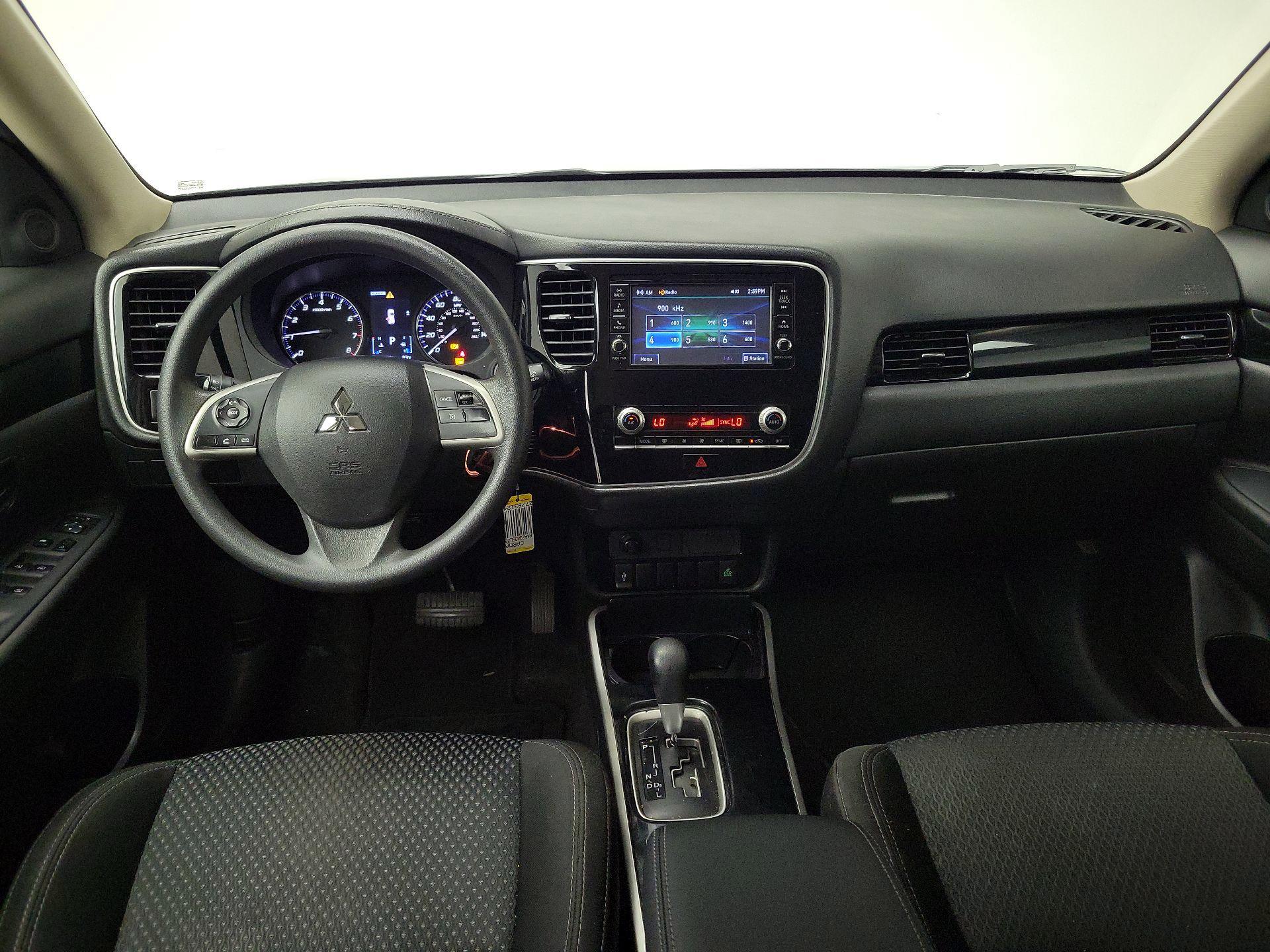 Thumbnail: 2020 Mitsubishi Outlander - 9