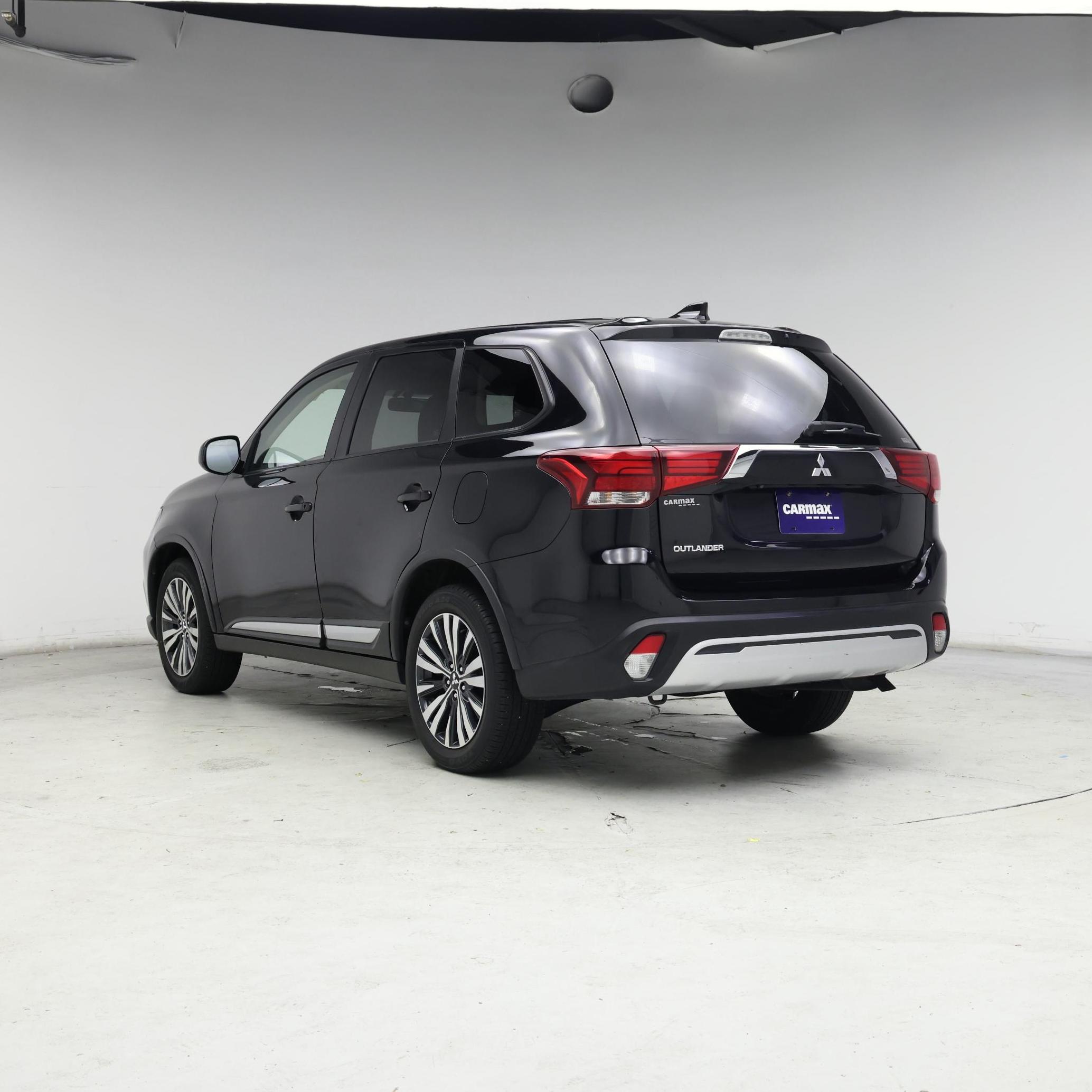 Thumbnail: 2020 Mitsubishi Outlander - 2