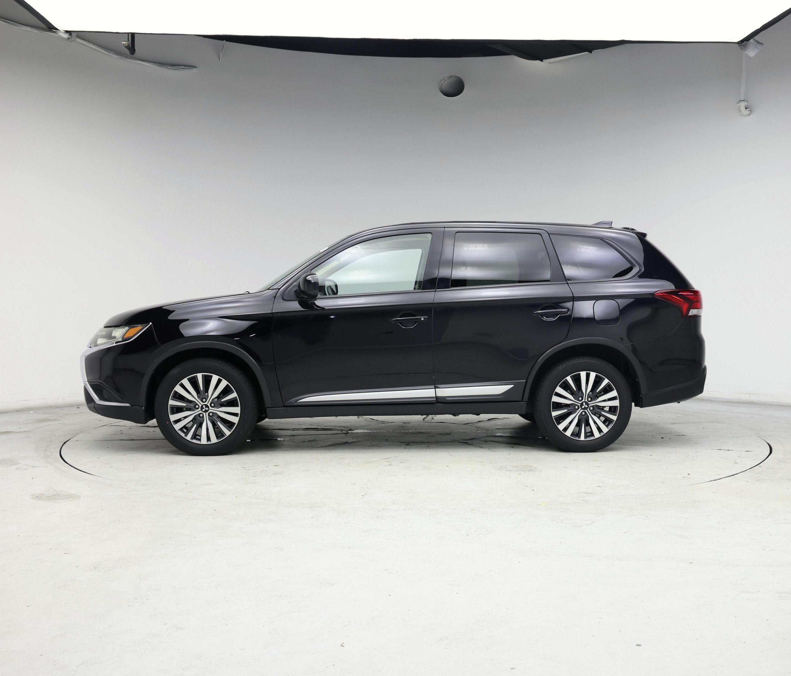 Thumbnail: 2020 Mitsubishi Outlander - 3