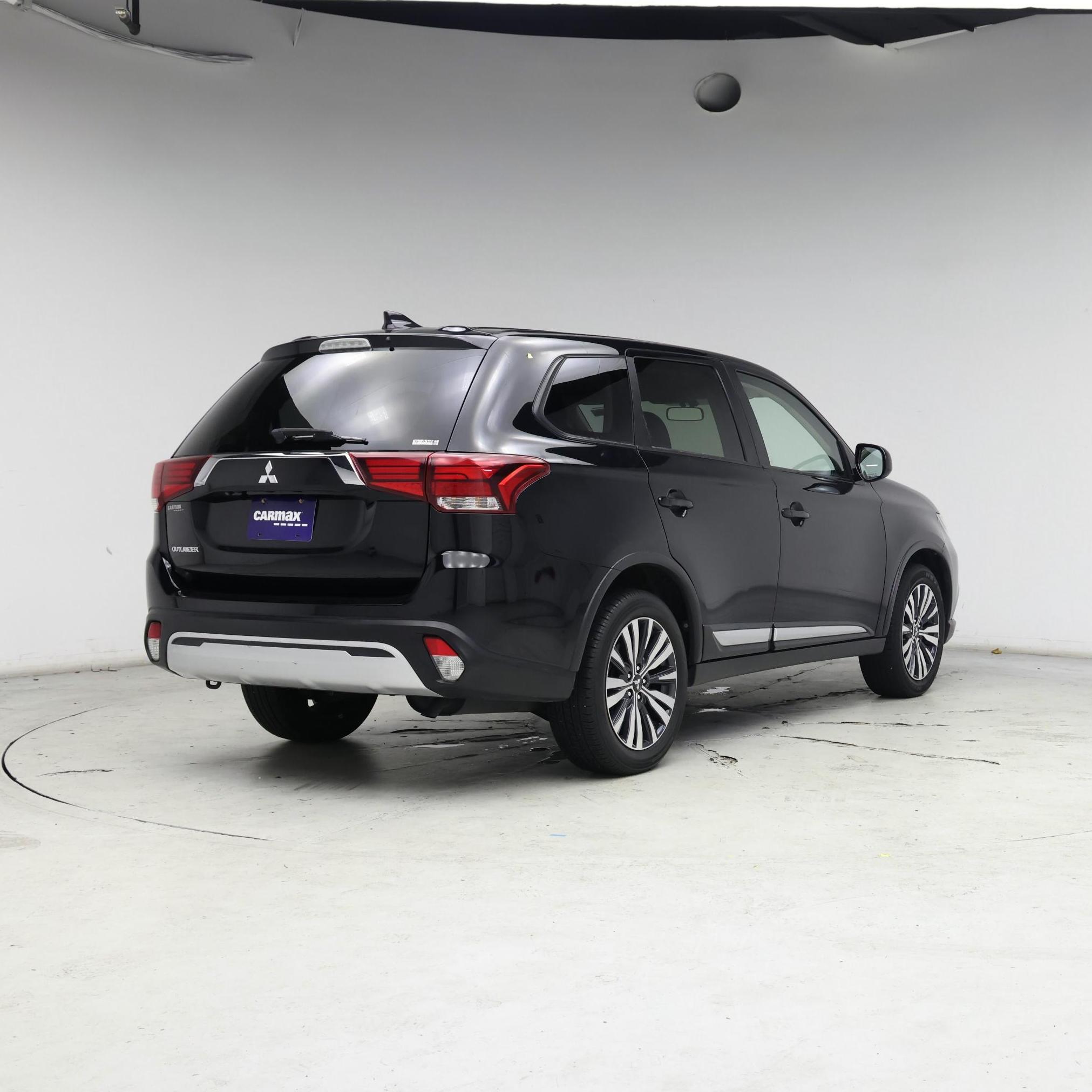 Thumbnail: 2020 Mitsubishi Outlander - 8