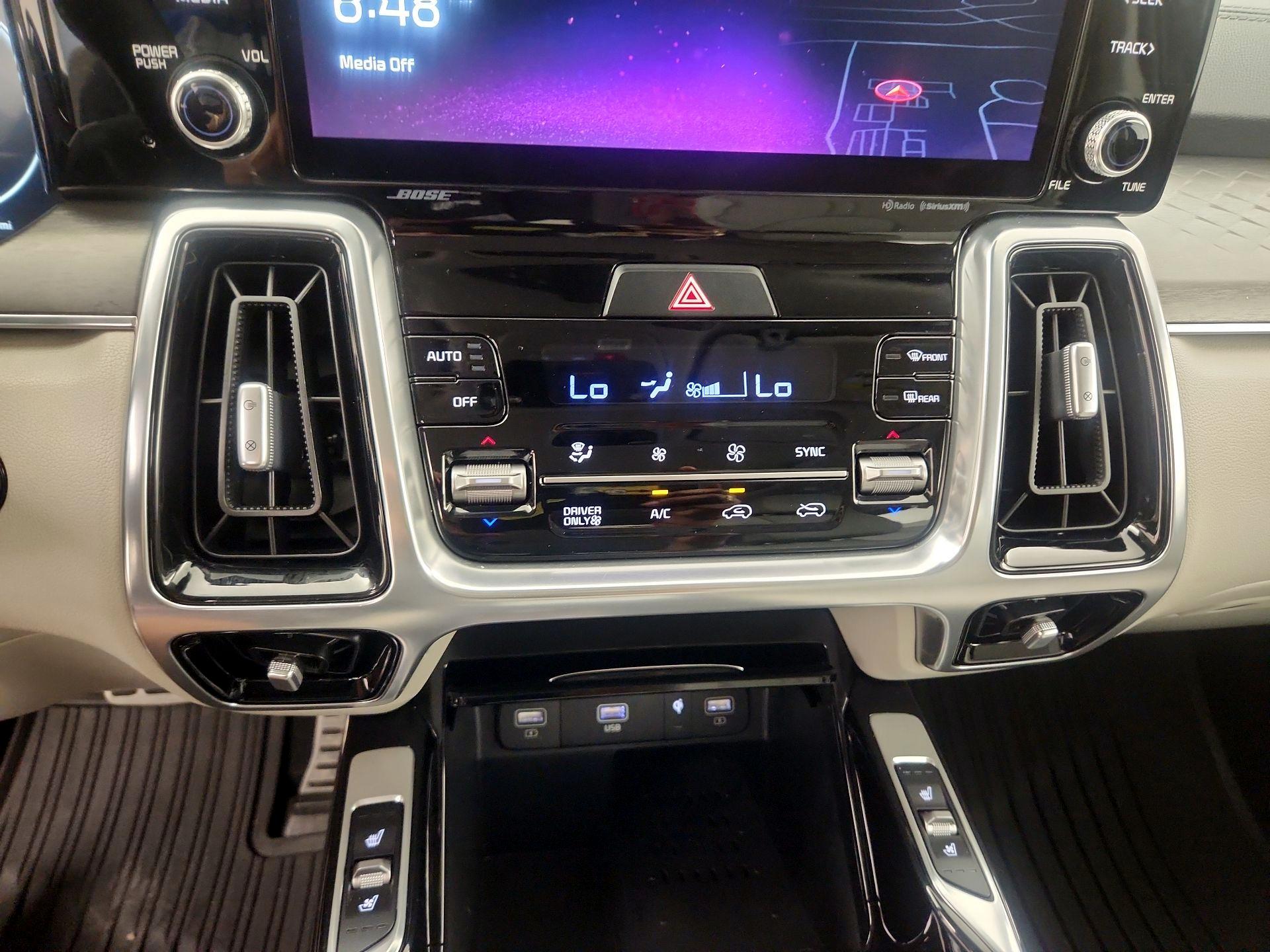 Thumbnail: 2023 Kia Sorento - 16