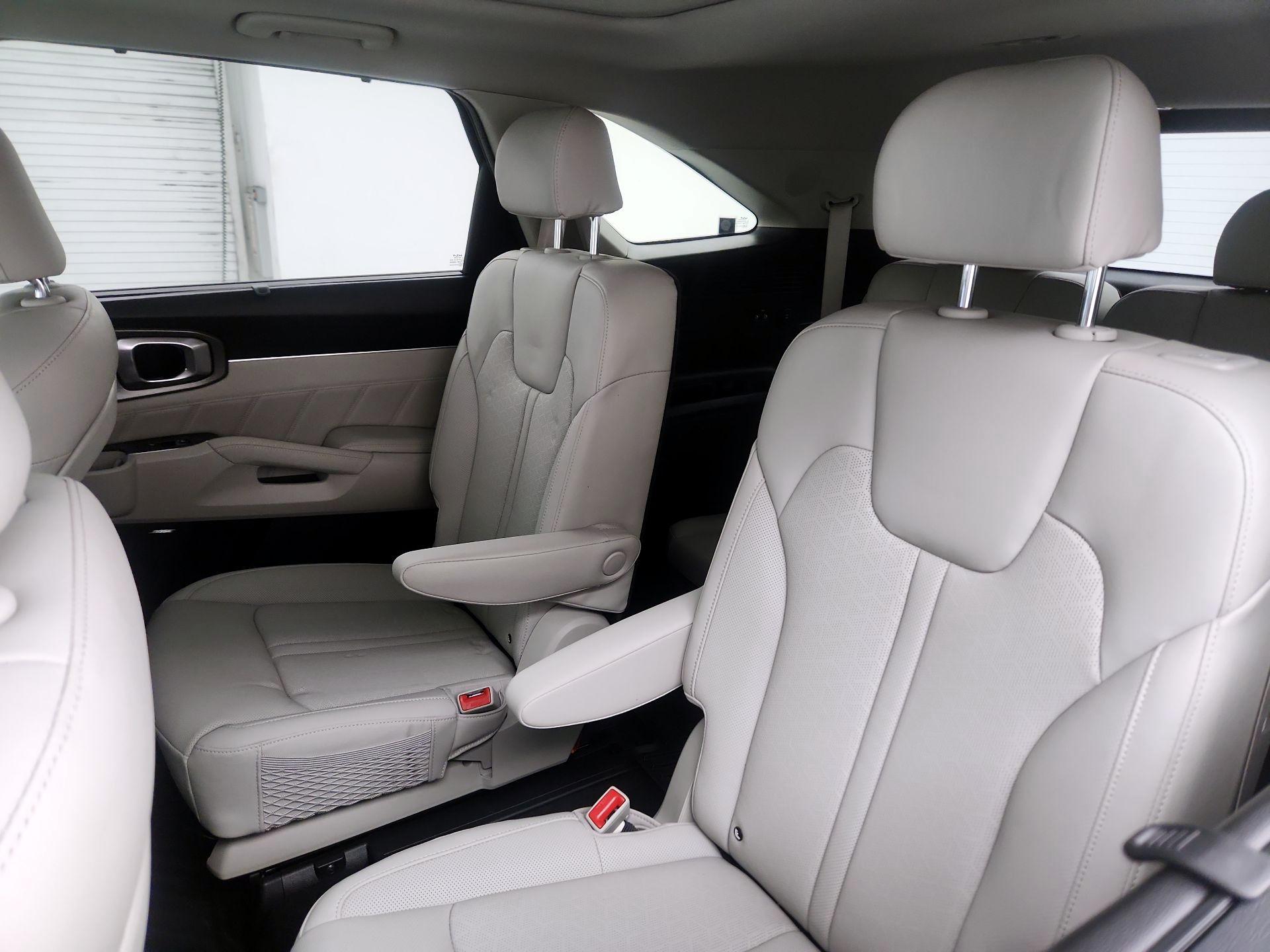 Thumbnail: 2023 Kia Sorento - 19