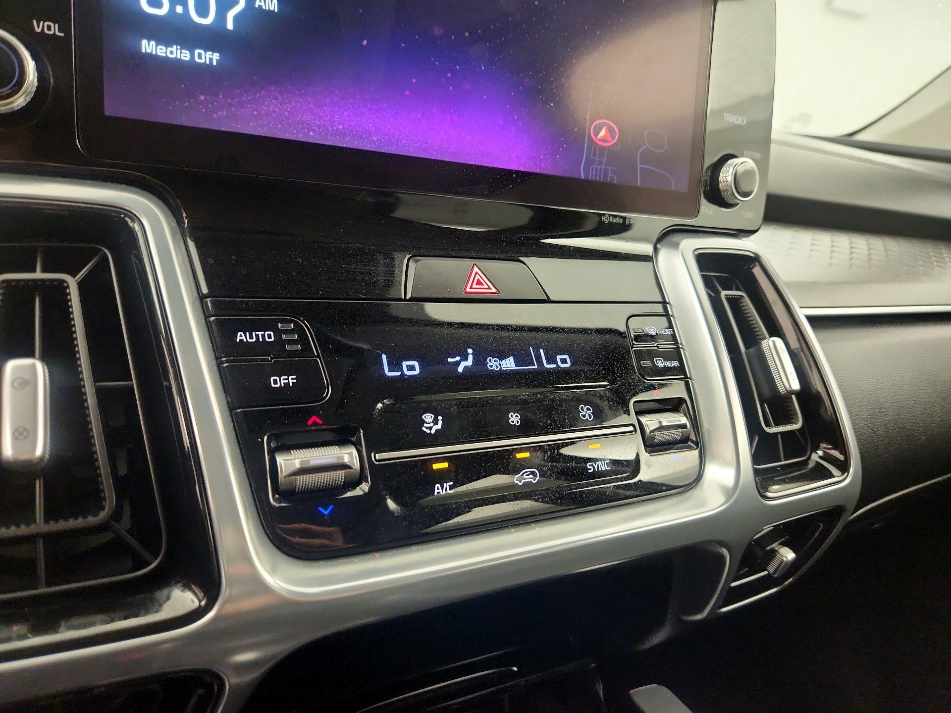 Thumbnail: 2023 Kia Sorento - 17