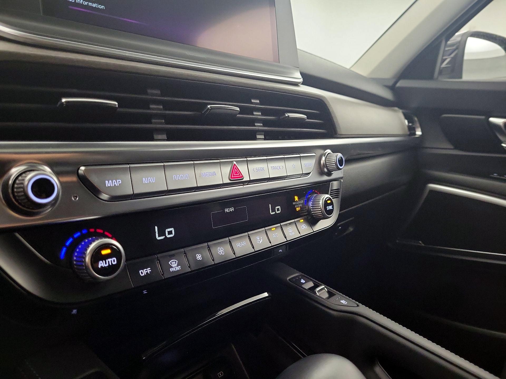 Thumbnail: 2022 Kia Telluride - 17
