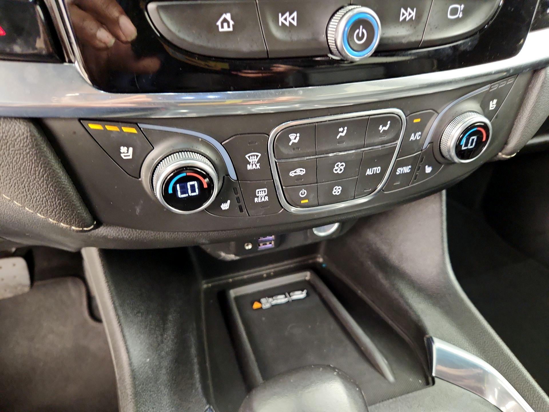 Thumbnail: 2022 Chevrolet Traverse - 16