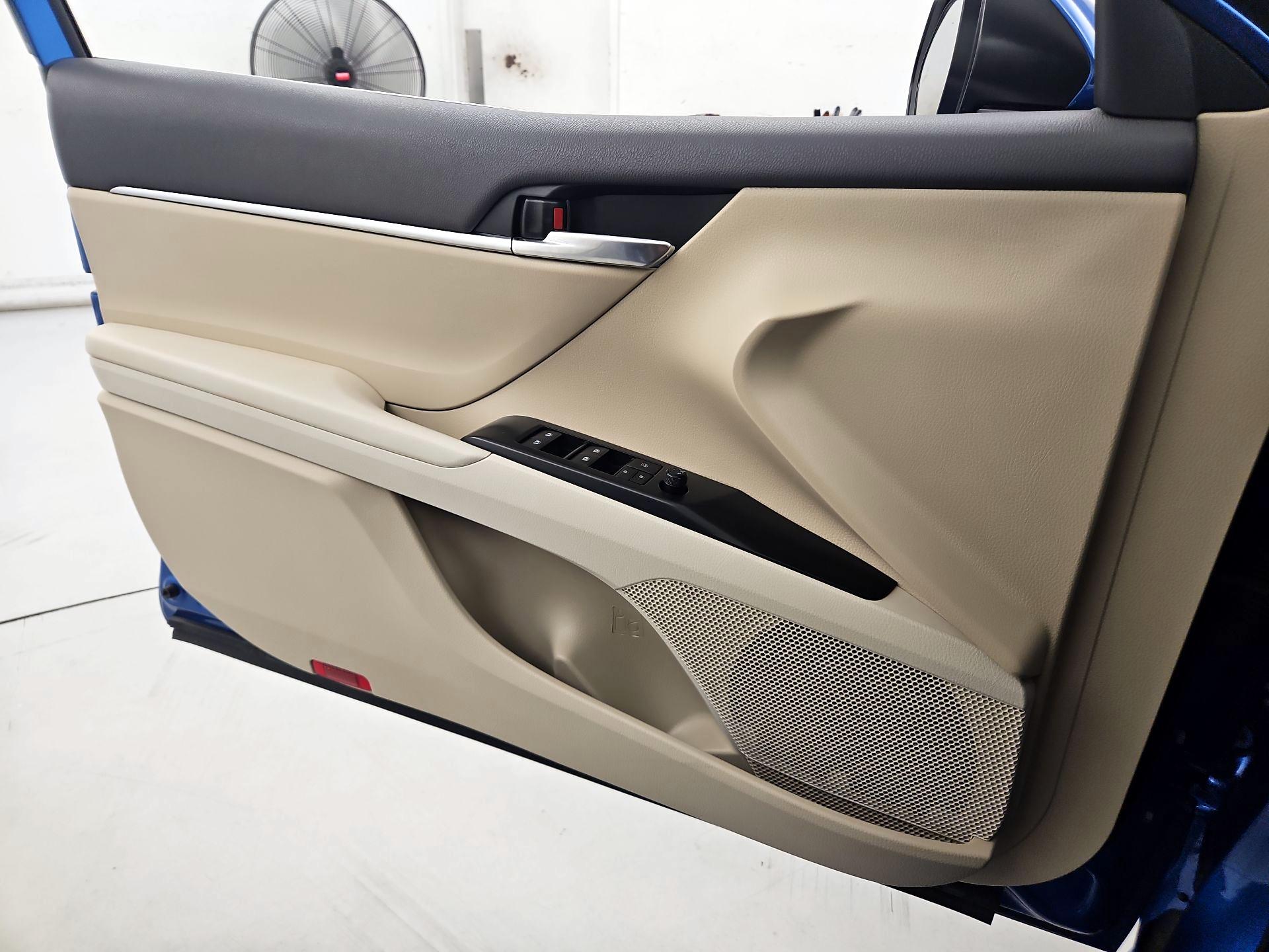 Thumbnail: 2020 Toyota Camry - 12