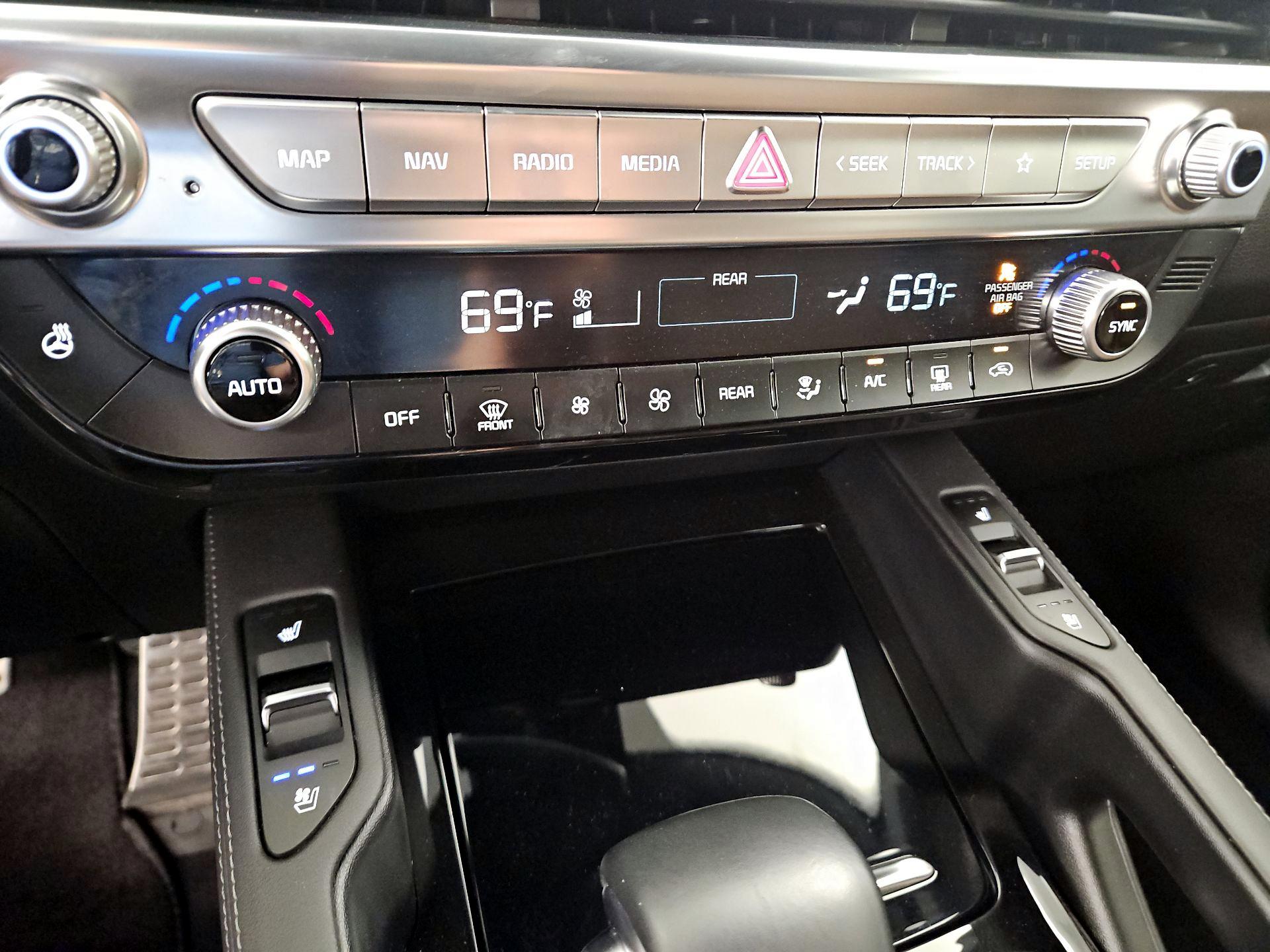 Thumbnail: 2021 Kia Telluride - 17