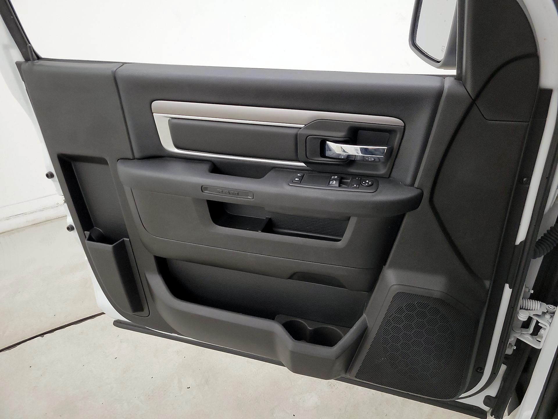Thumbnail: 2021 RAM 1500 Classic - 12