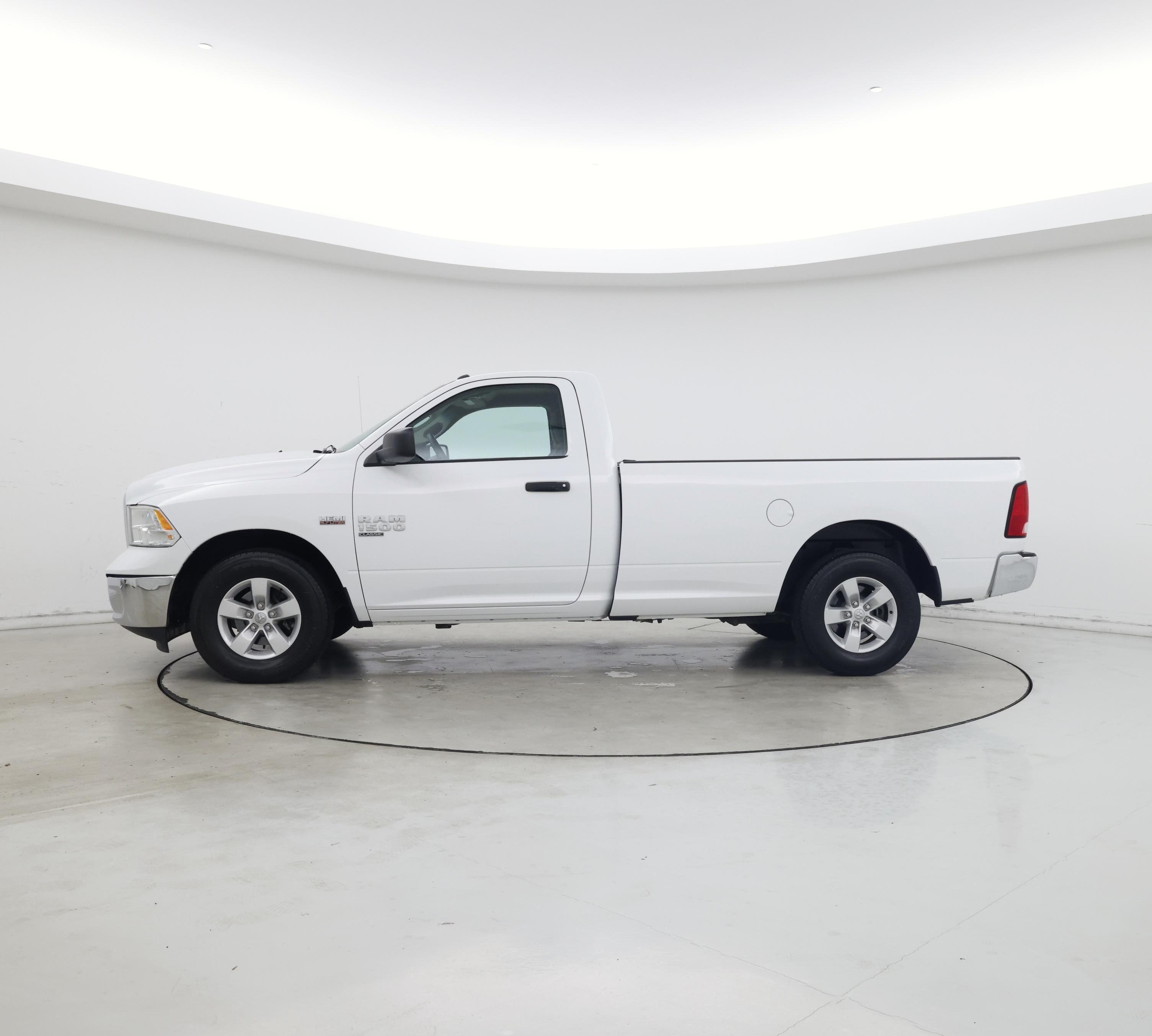 Thumbnail: 2021 RAM 1500 Classic - 3