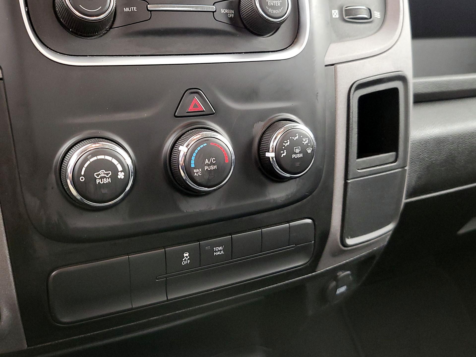 Thumbnail: 2022 RAM 1500 Classic - 16