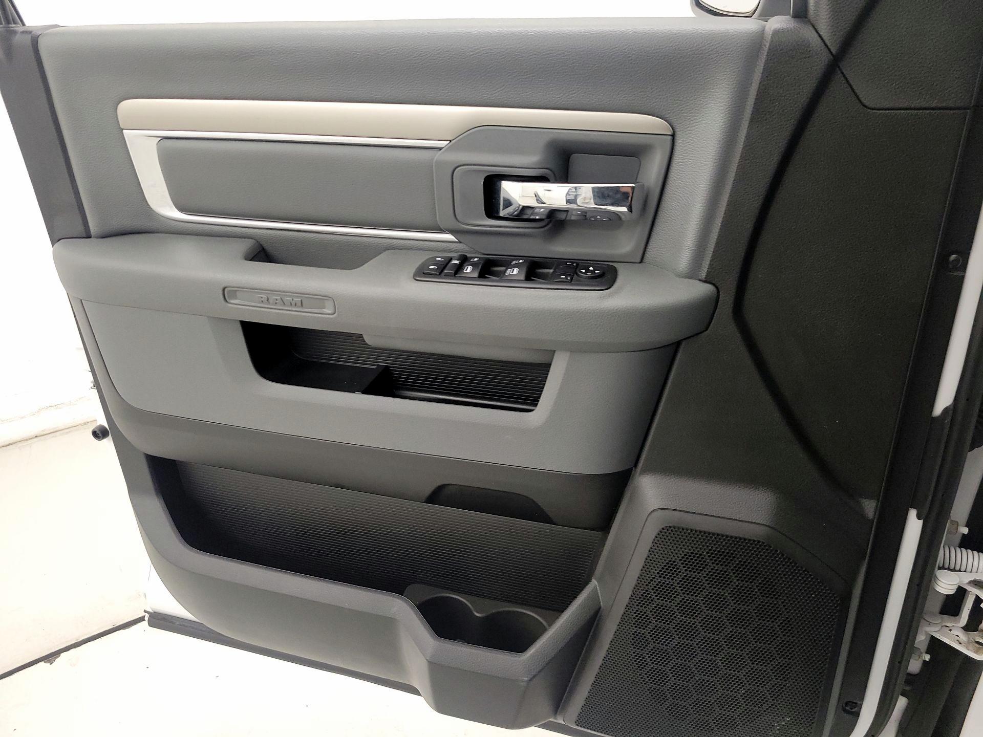 Thumbnail: 2020 RAM 1500 Classic - 12