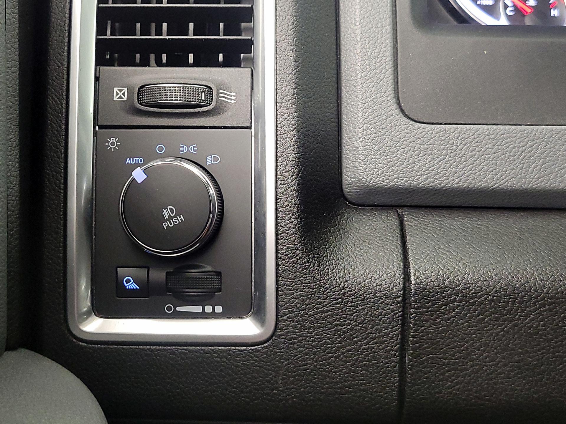 Thumbnail: 2020 RAM 1500 Classic - 13