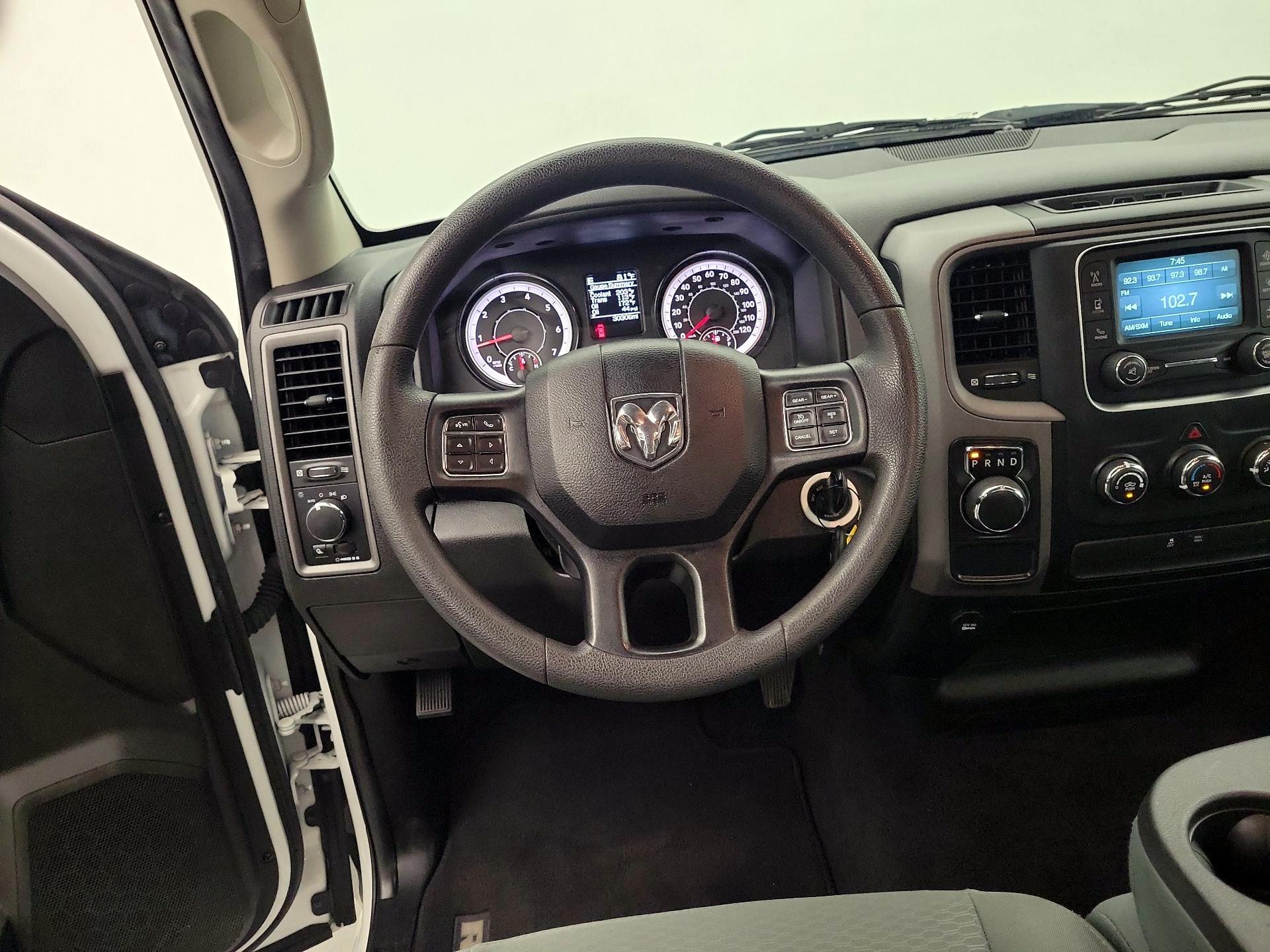 Thumbnail: 2020 RAM 1500 Classic - 10