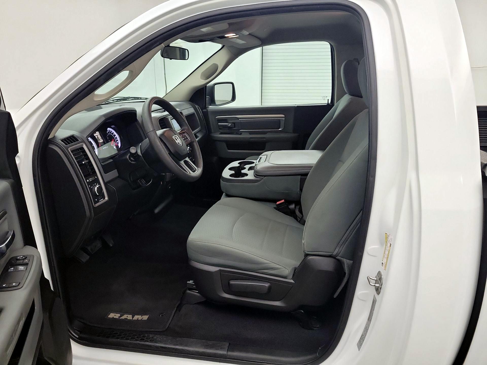 Thumbnail: 2020 RAM 1500 Classic - 11
