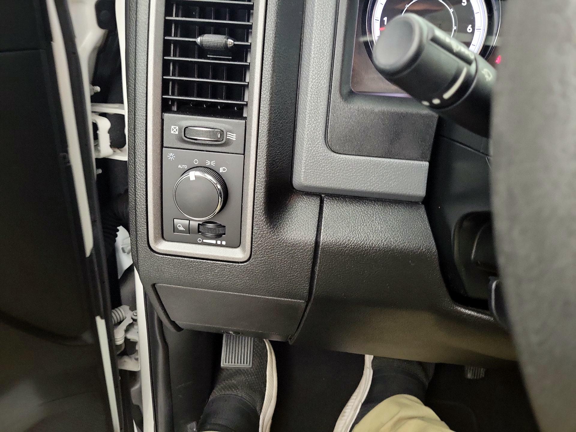Thumbnail: 2020 RAM 1500 Classic - 13