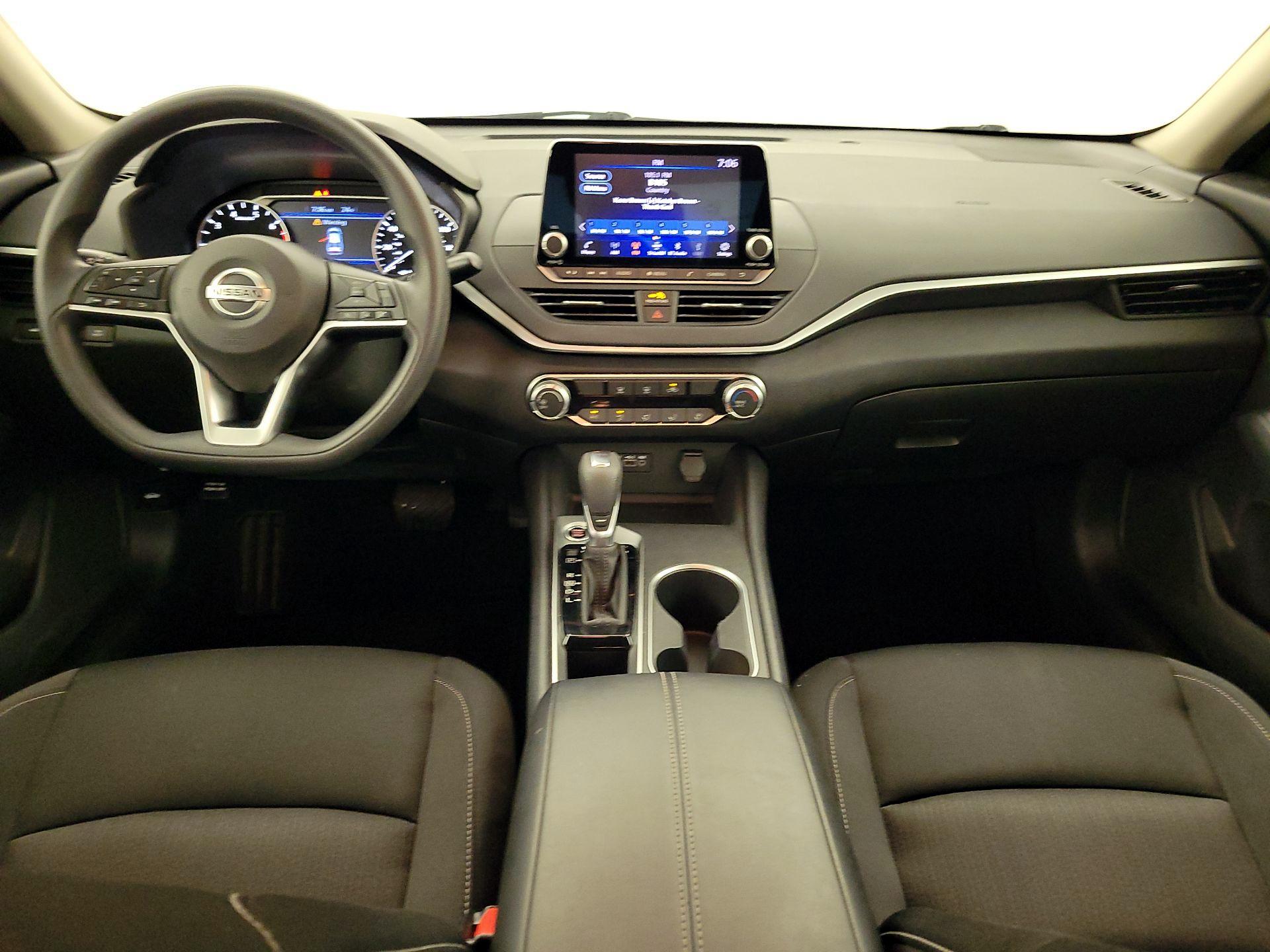 Thumbnail: 2022 Nissan Altima - 9