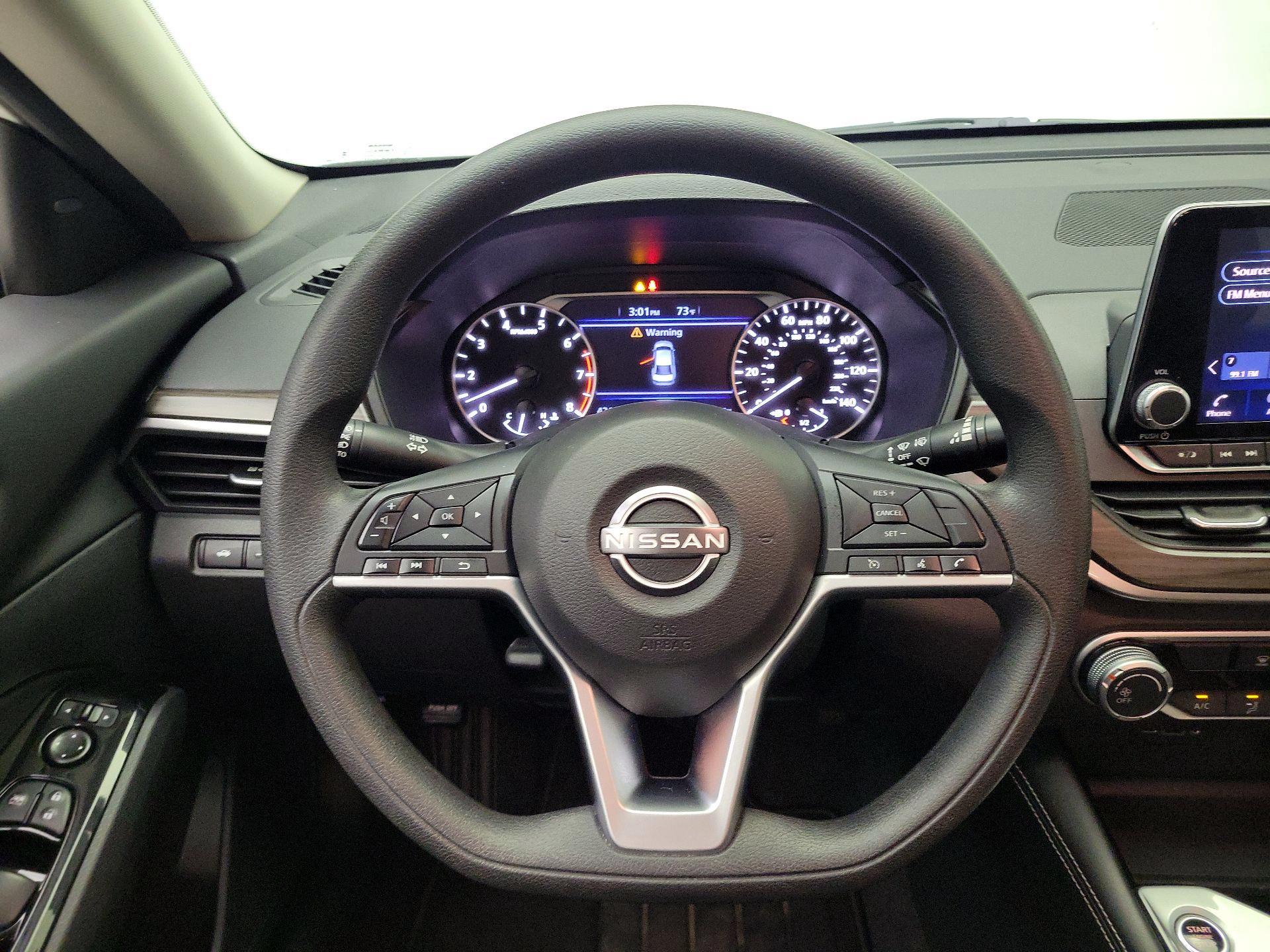 Thumbnail: 2023 Nissan Altima - 10