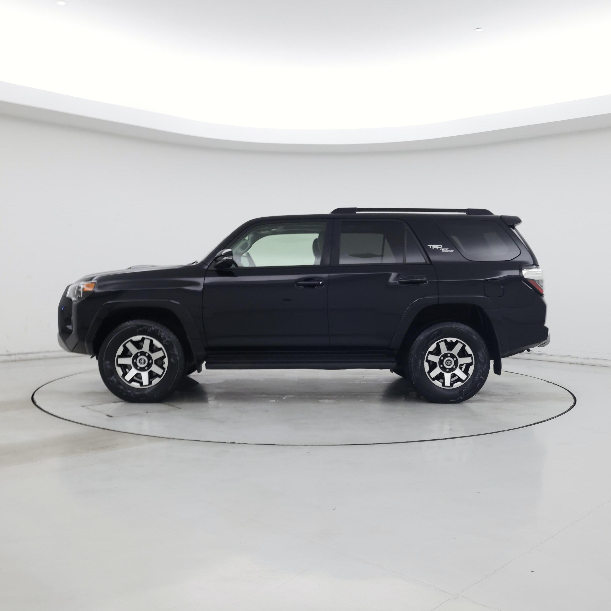 Thumbnail: 2020 Toyota 4Runner - 3