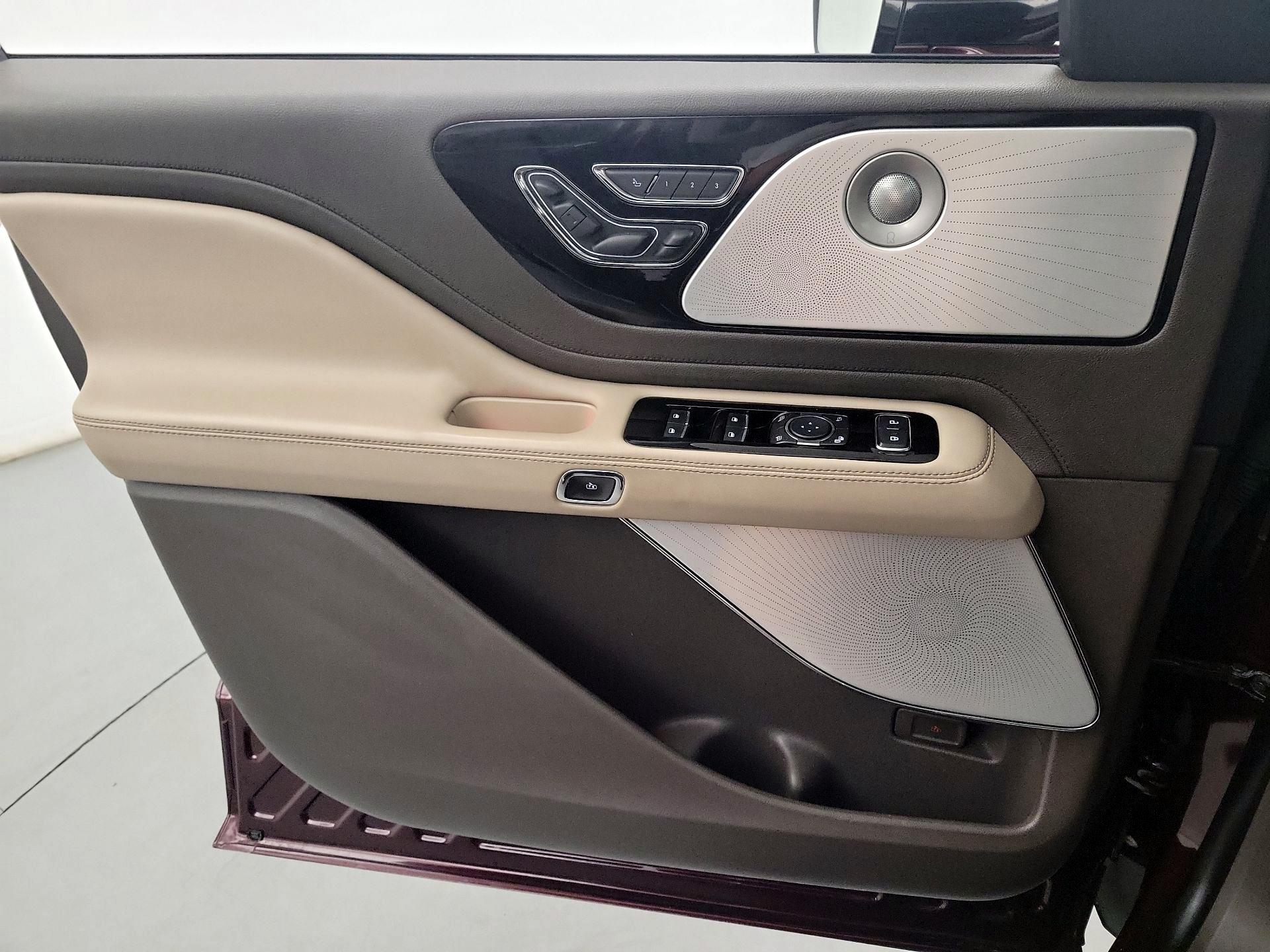 Thumbnail: 2021 Lincoln Aviator - 10