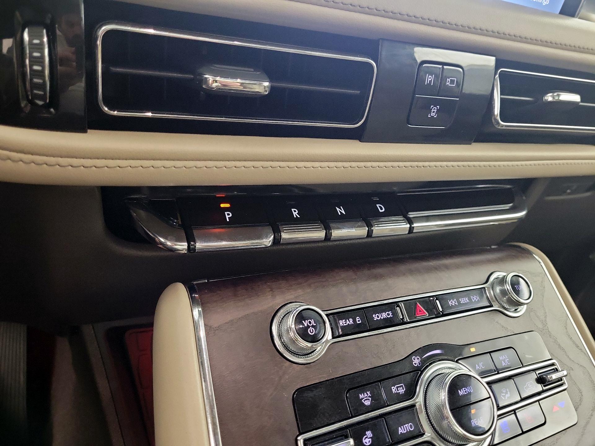 Thumbnail: 2021 Lincoln Aviator - 16