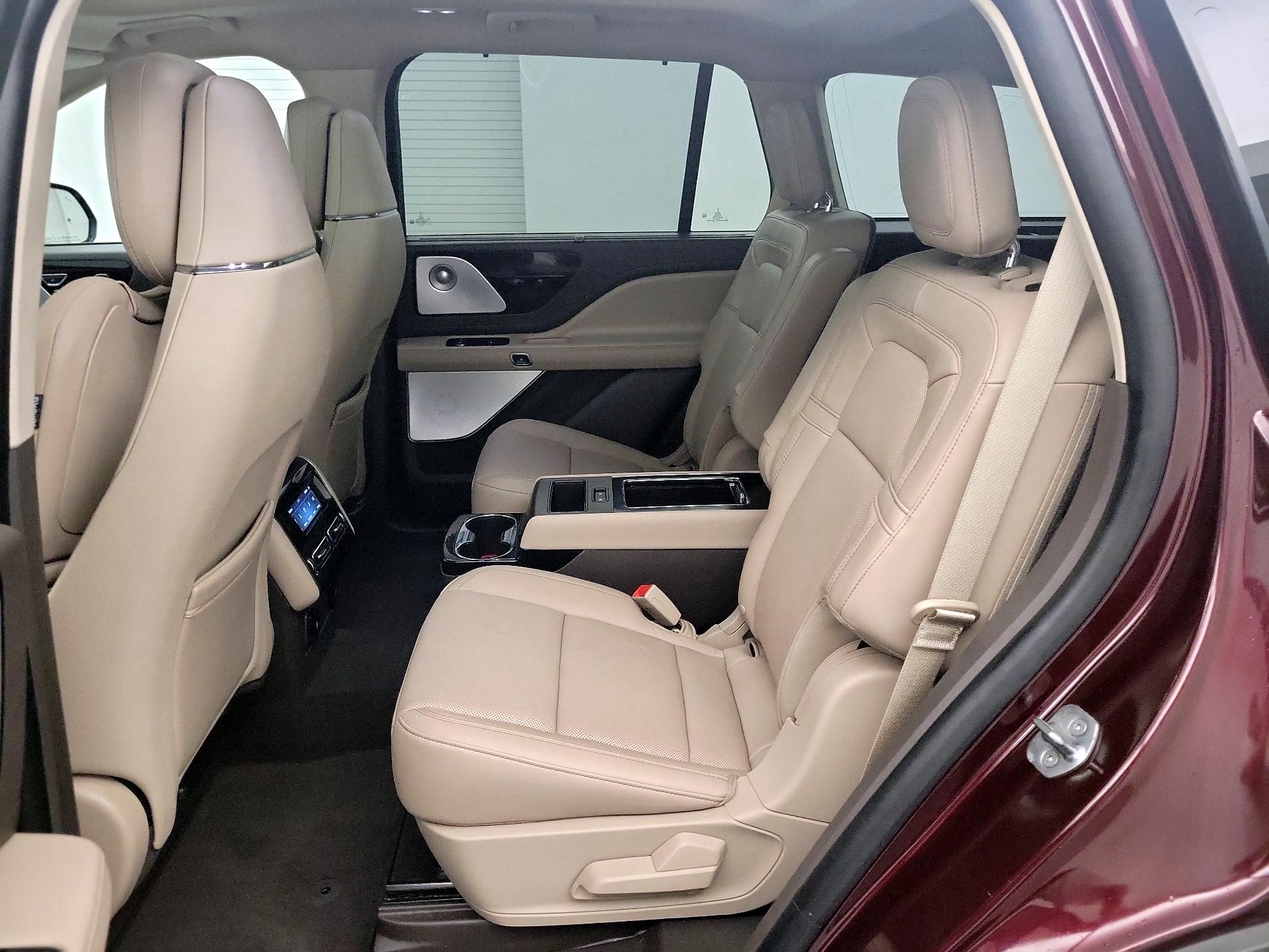 Thumbnail: 2021 Lincoln Aviator - 19