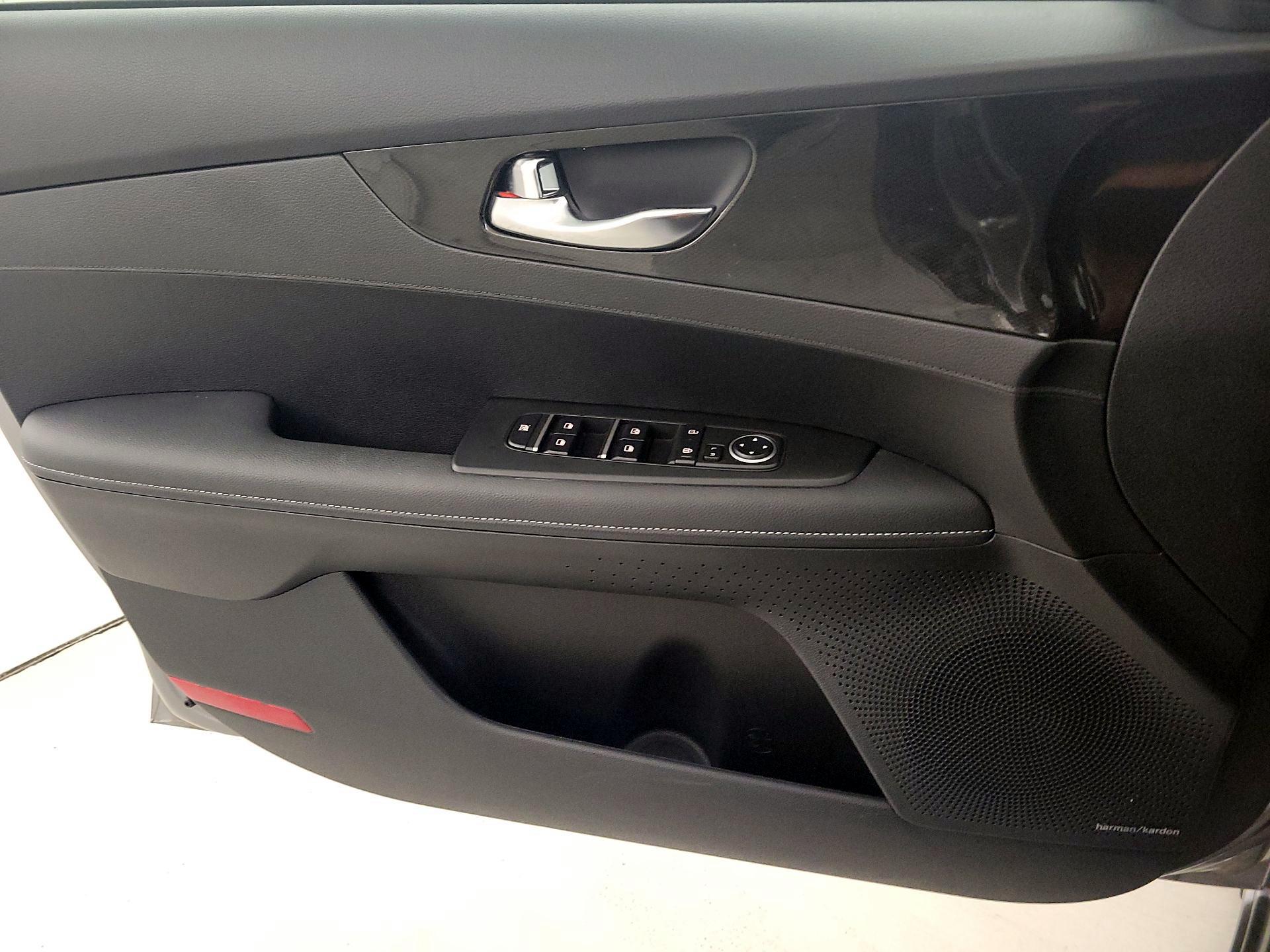 Thumbnail: 2022 Kia Forte - 10