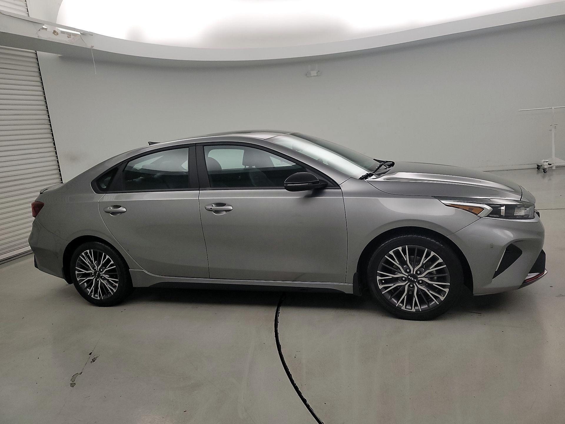 Thumbnail: 2022 Kia Forte - 4