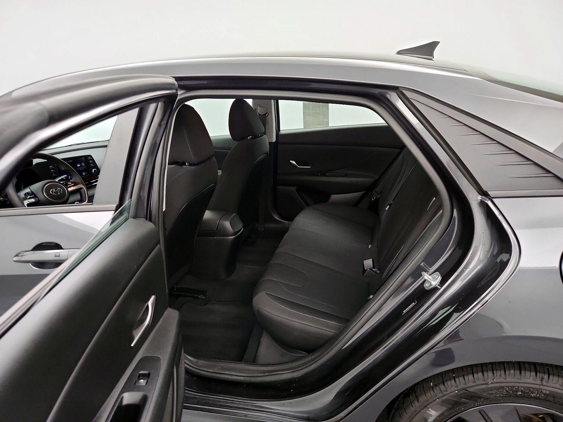 Thumbnail: 2022 Hyundai Elantra - 18
