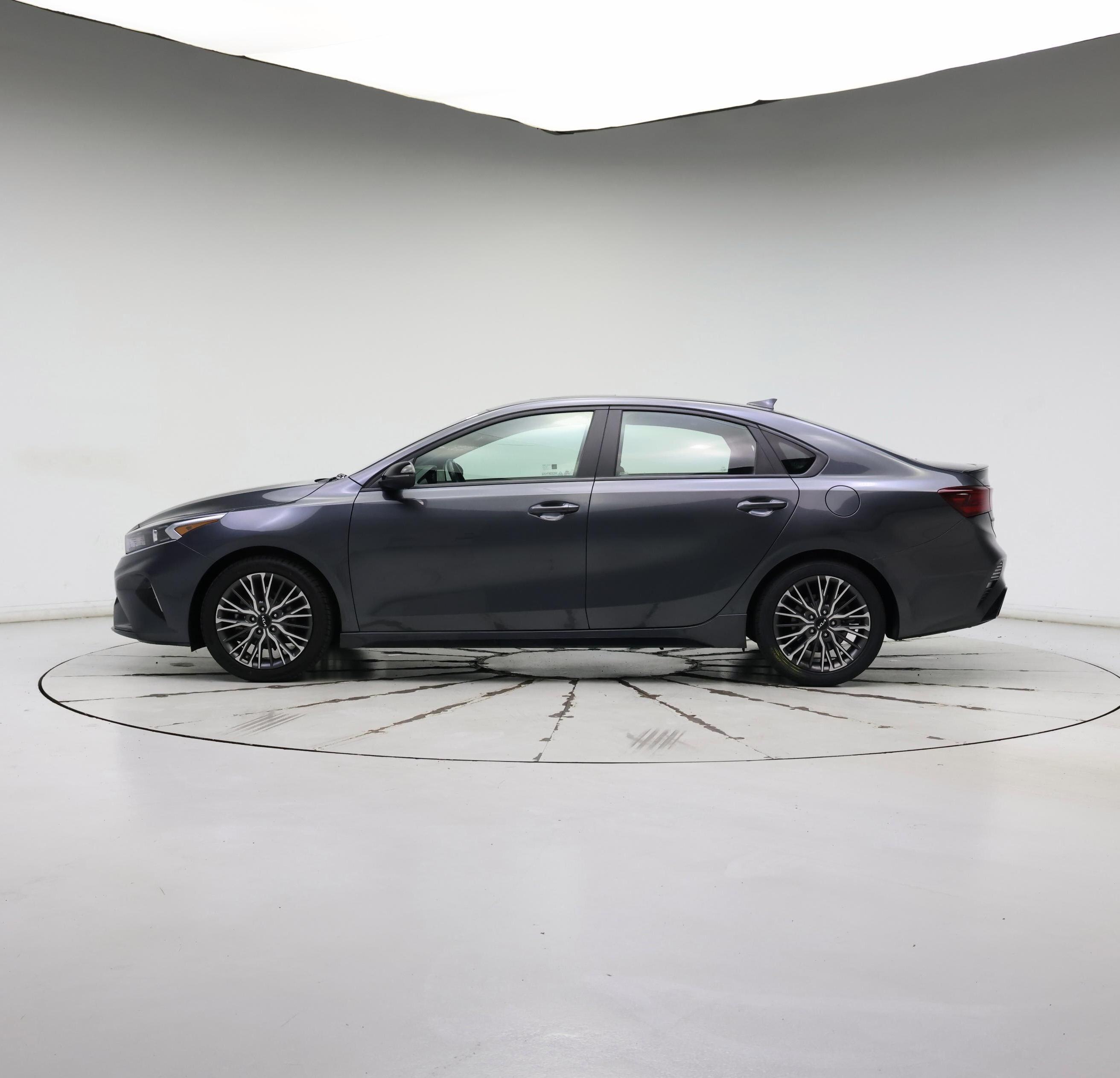 Thumbnail: 2022 Kia Forte - 3