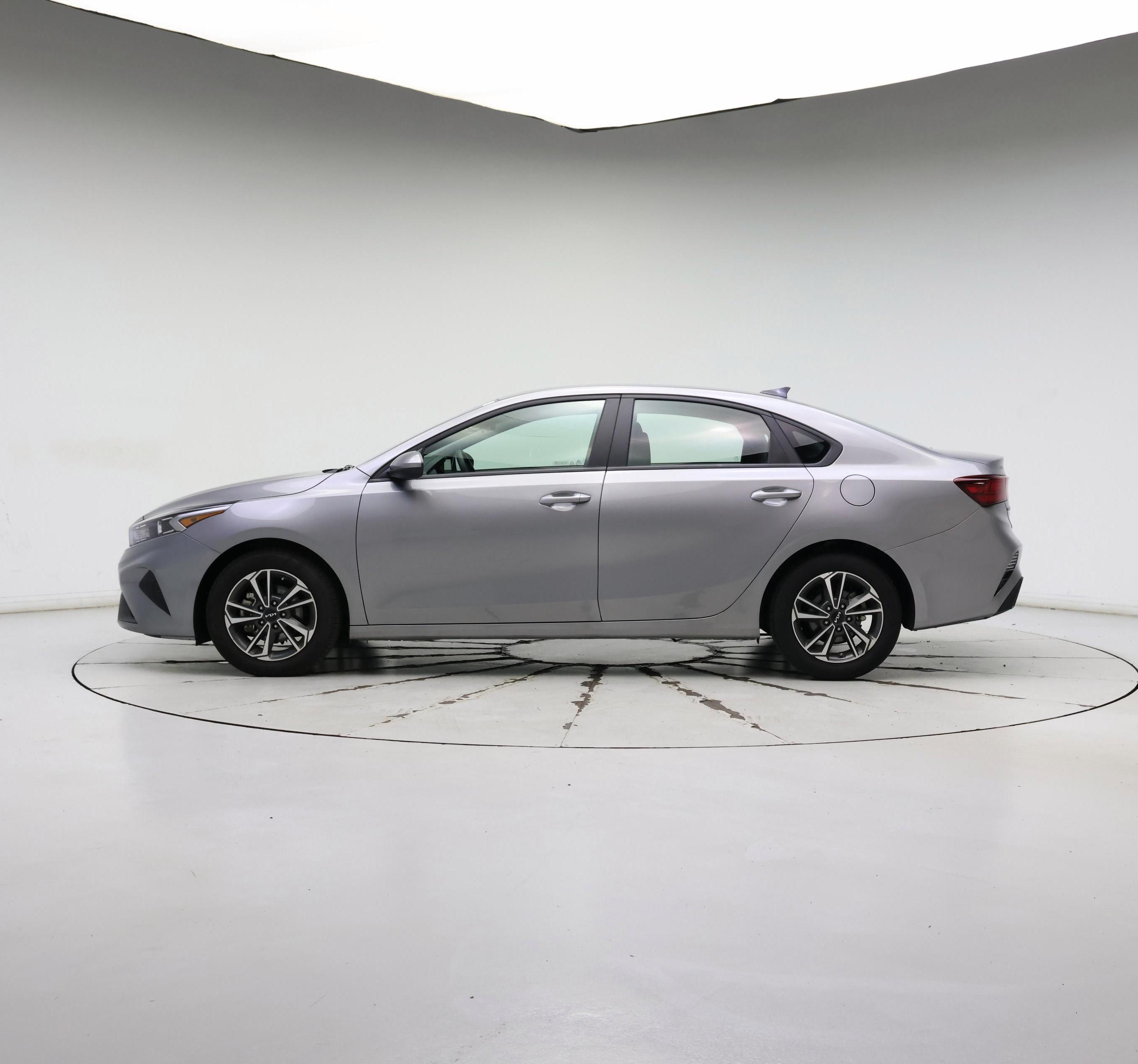 Thumbnail: 2023 Kia Forte - 3
