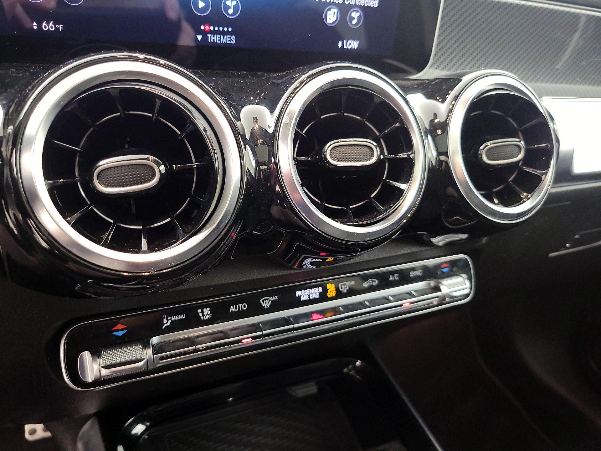 Thumbnail: 2021 Mercedes-Benz GLB - 16