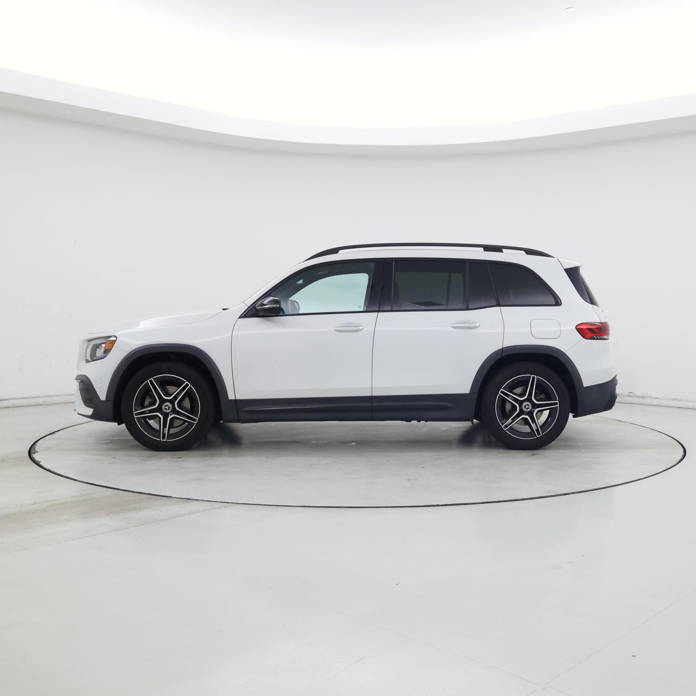 Thumbnail: 2021 Mercedes-Benz GLB - 3
